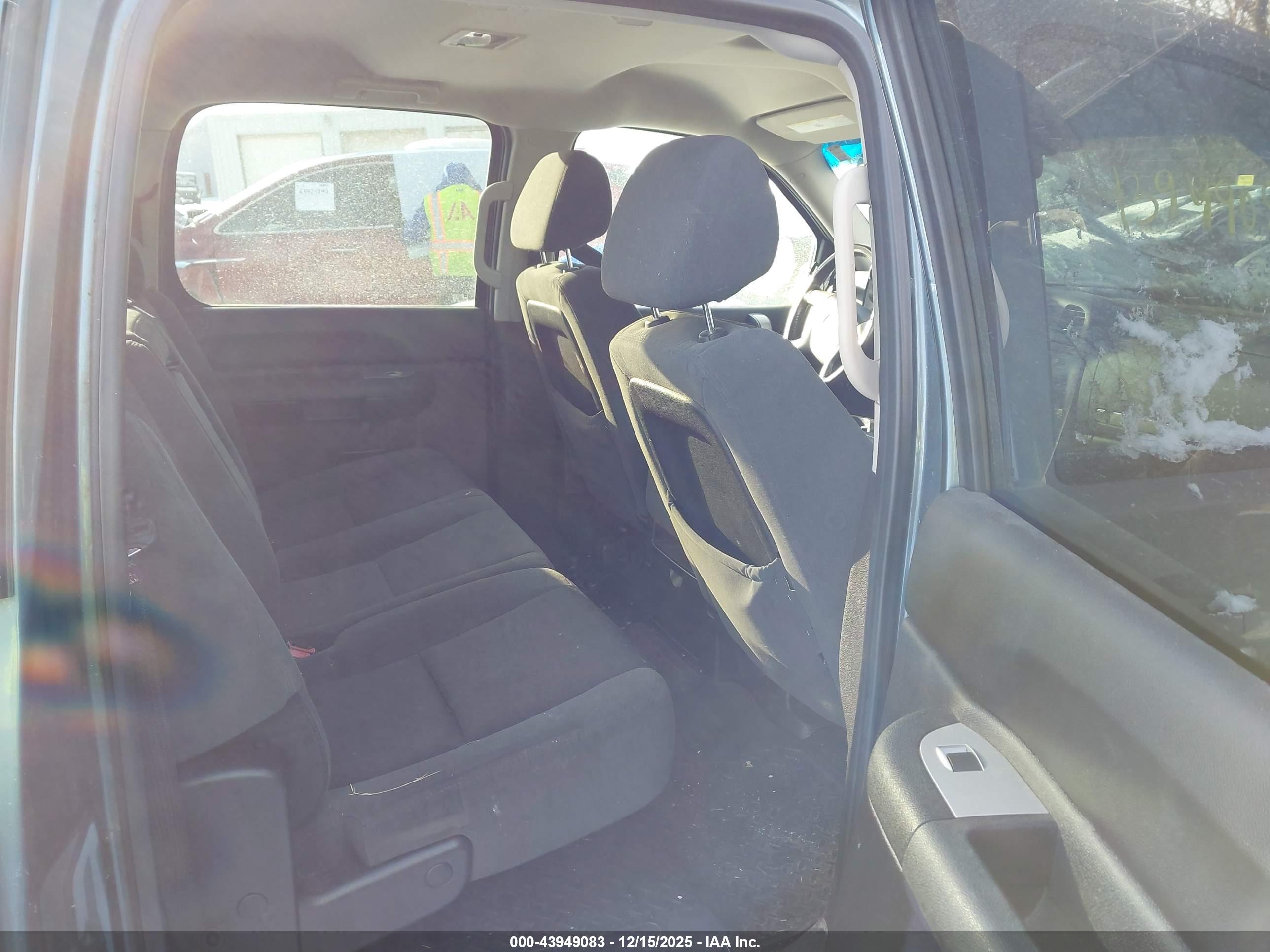 CHEVROLET SILVERADO image 8