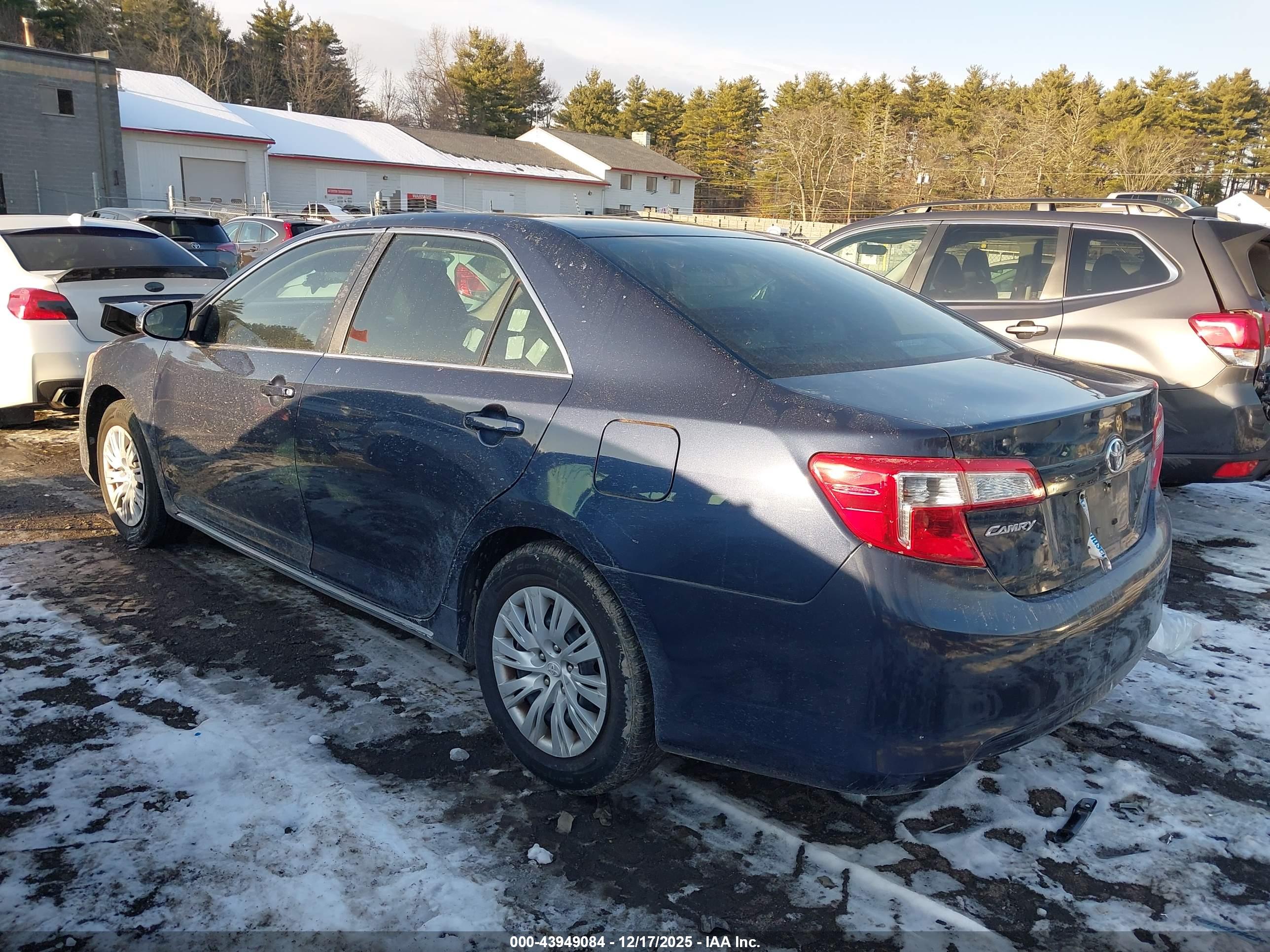 TOYOTA CAMRY image 3