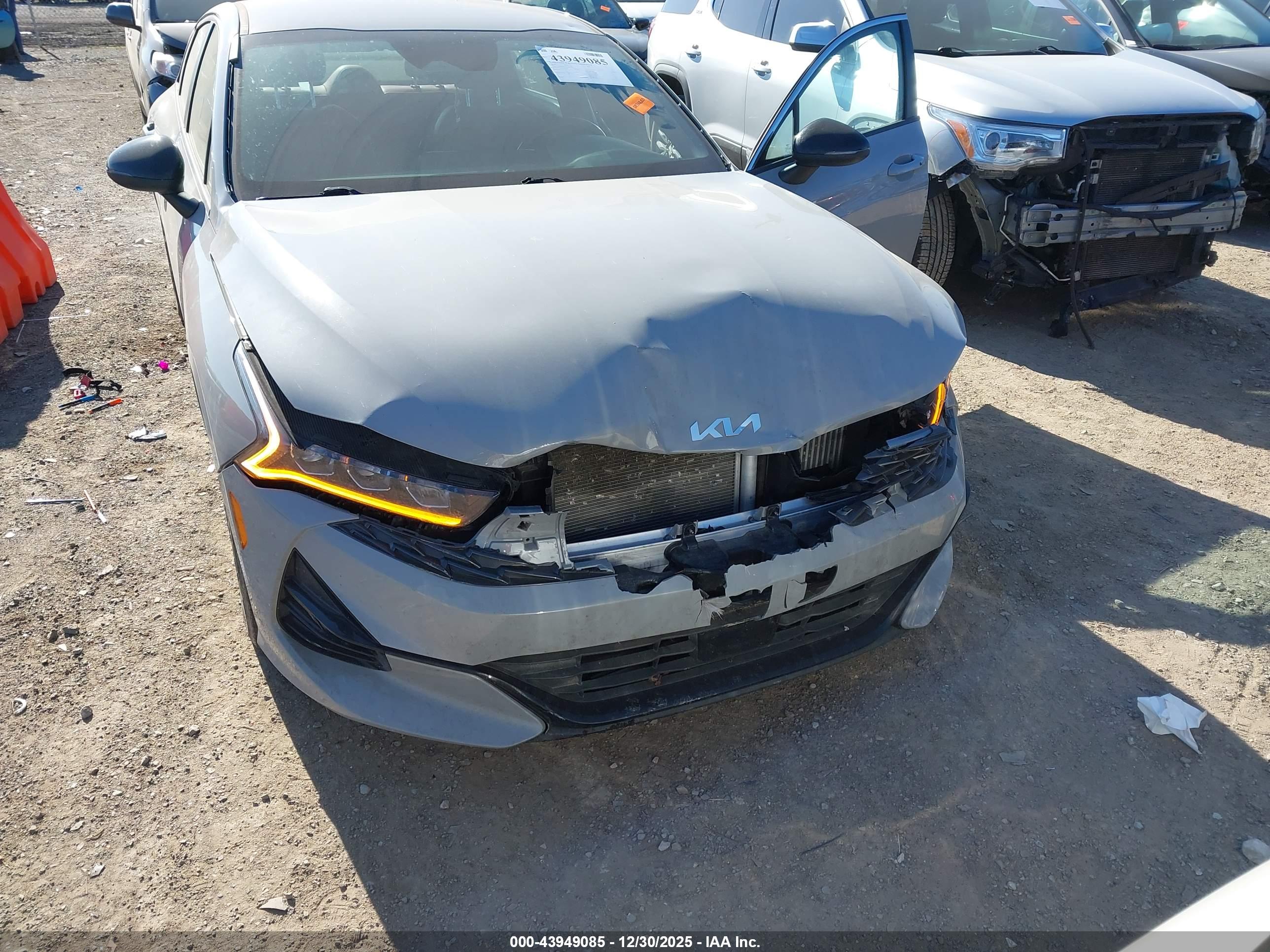 KIA K5 image 6