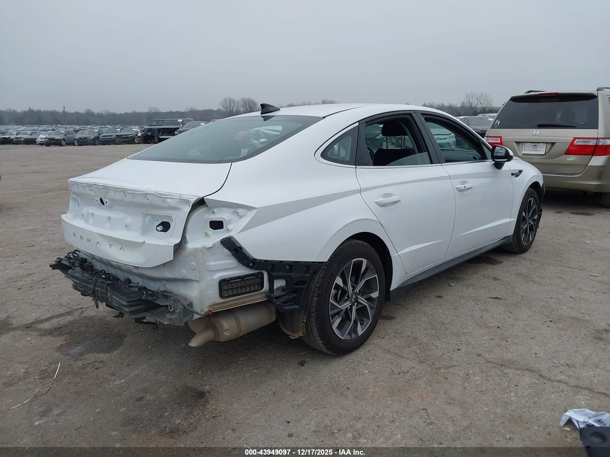 HYUNDAI SONATA image 4