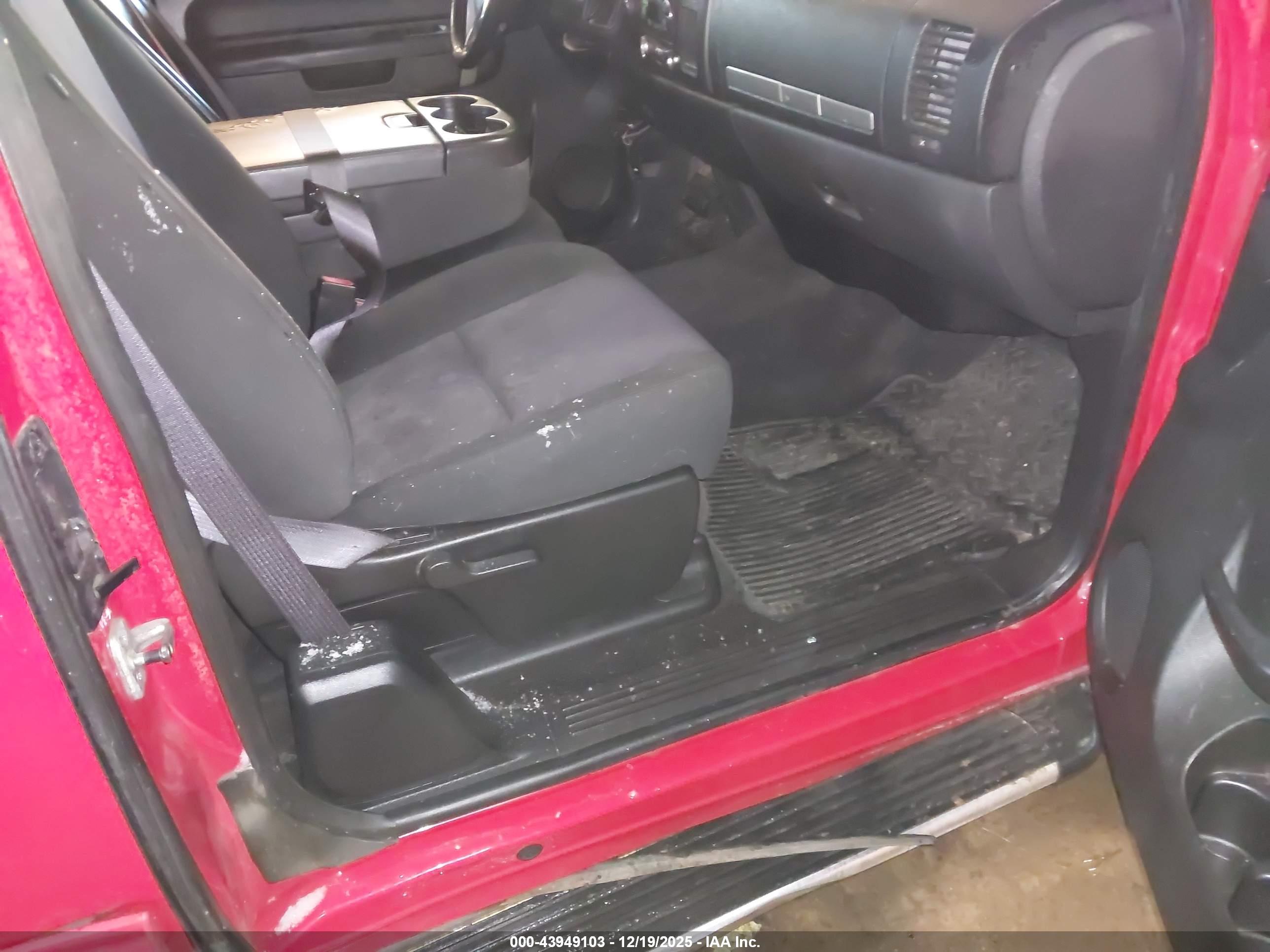 CHEVROLET SILVERADO image 5
