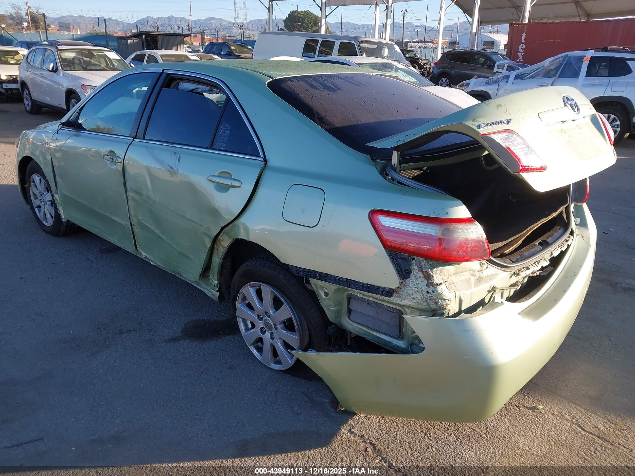 TOYOTA CAMRY image 3