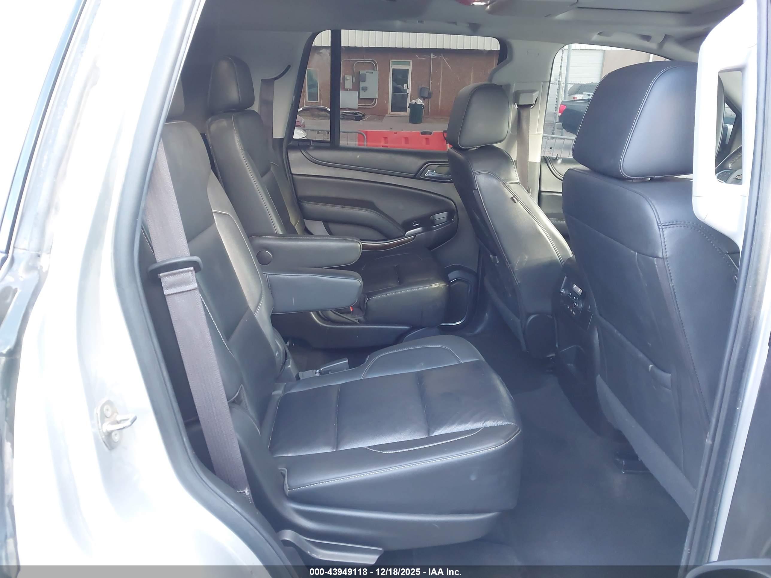 CHEVROLET TAHOE image 8