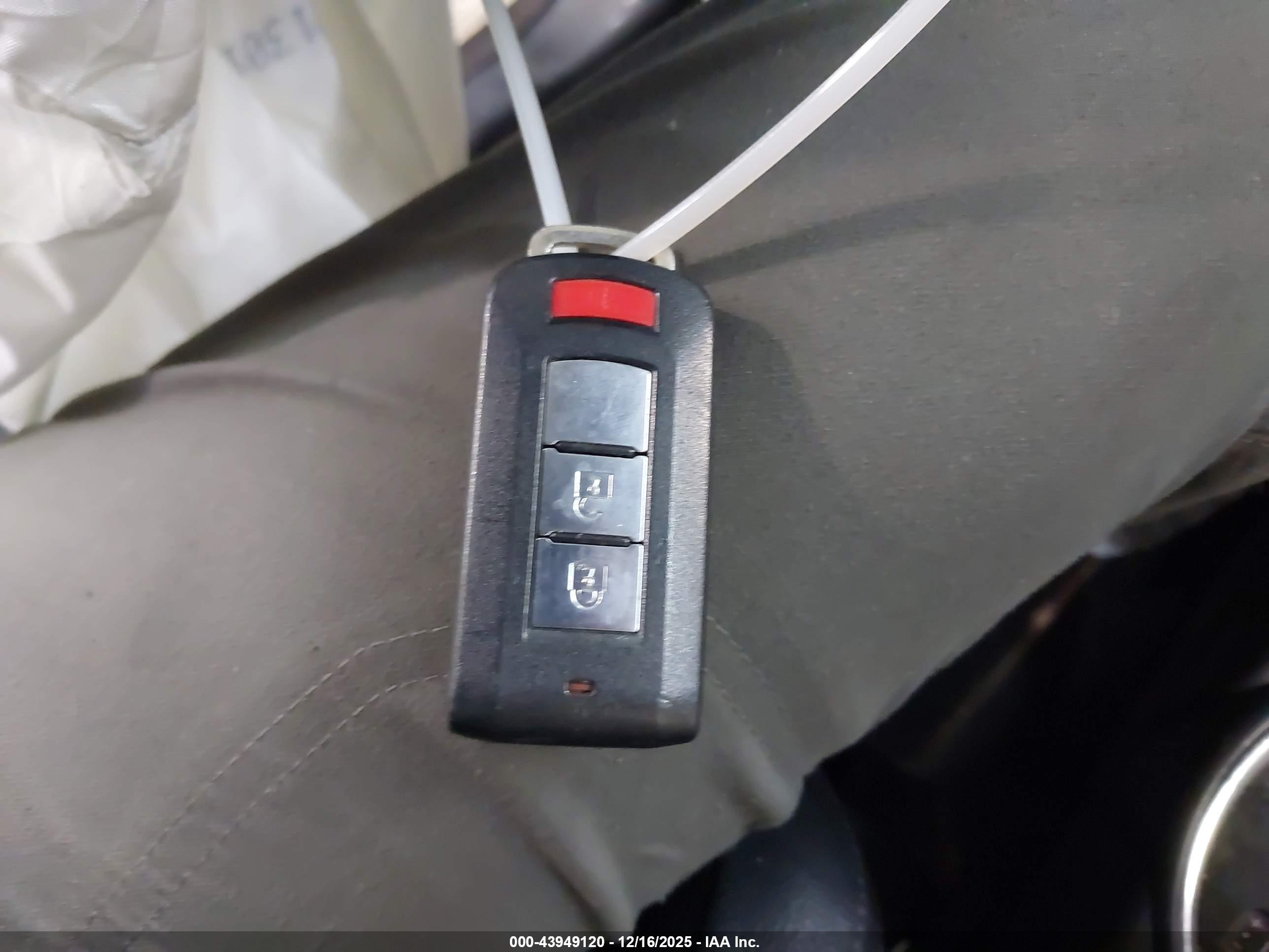 MITSUBISHI OUTLANDER image 11