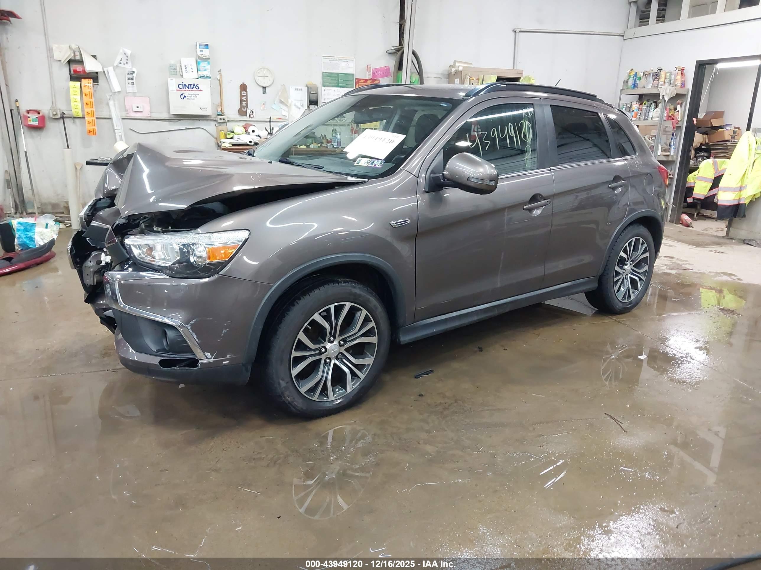 MITSUBISHI OUTLANDER image 2