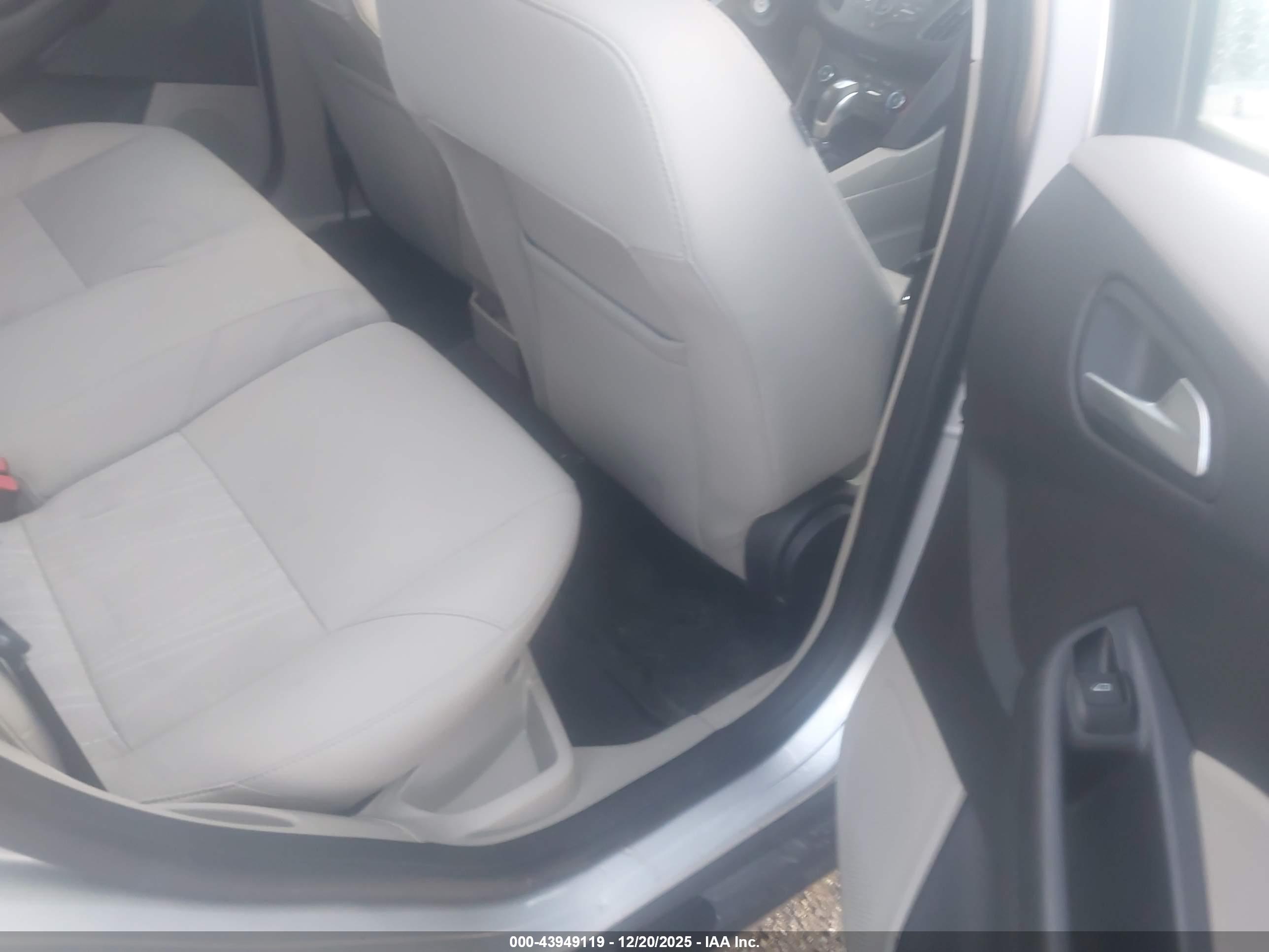 FORD FOCUS image 8