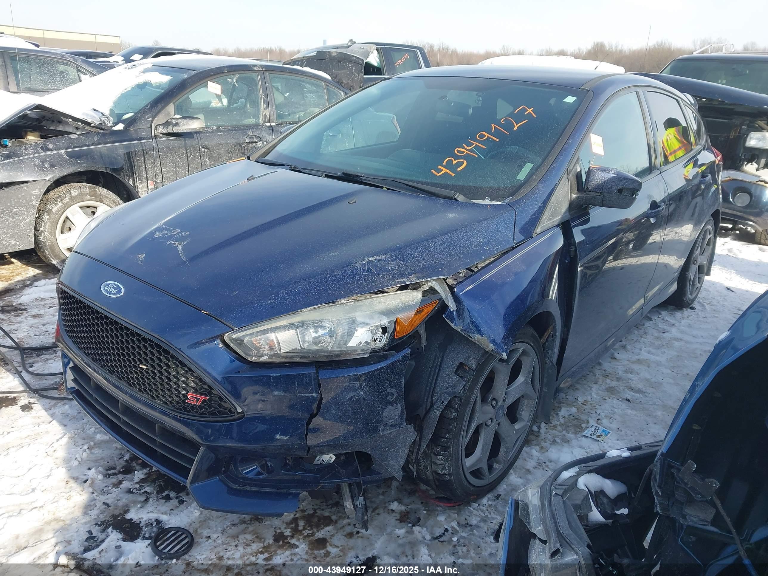 FORD FOCUS image 2