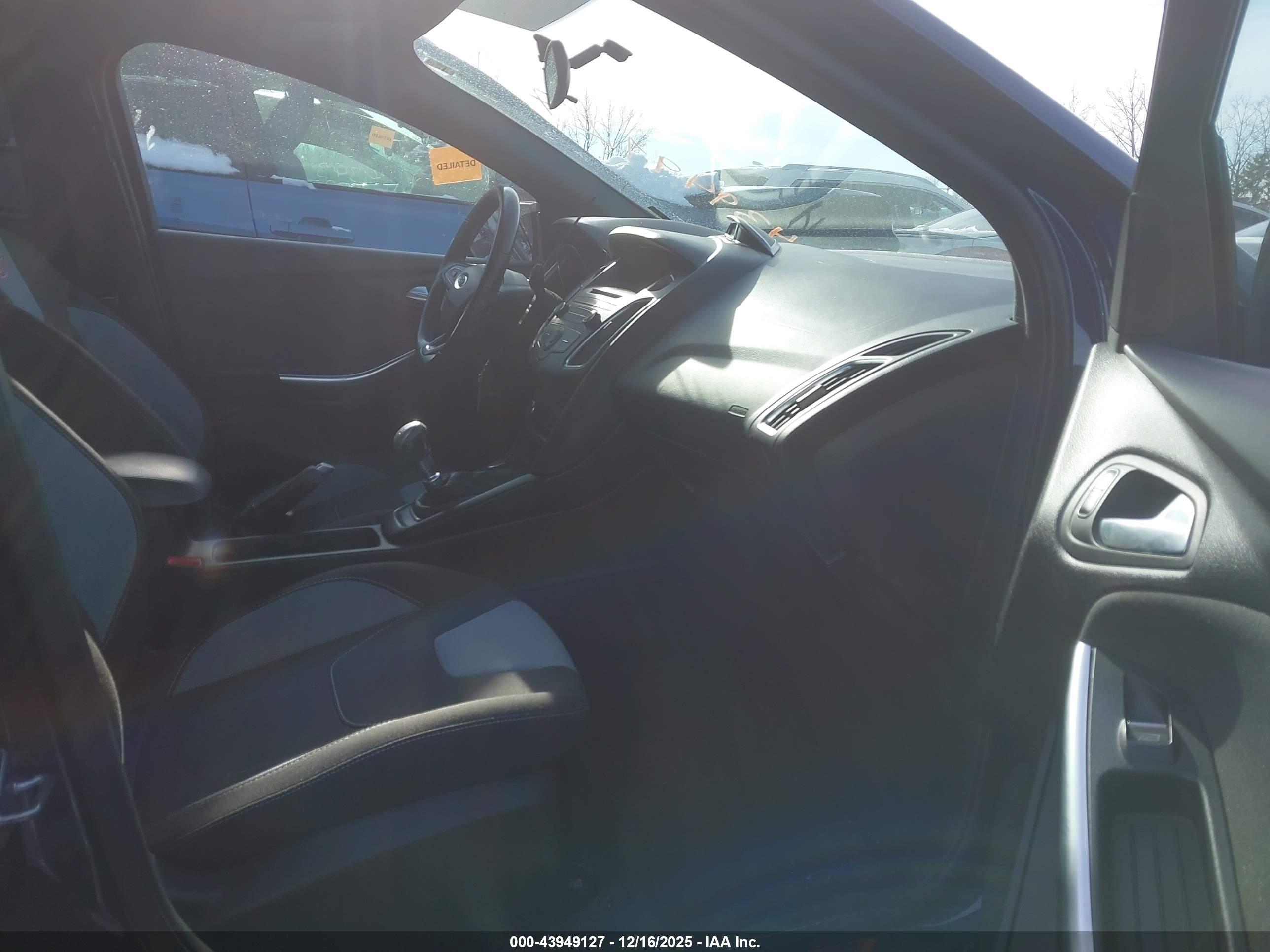 FORD FOCUS image 5