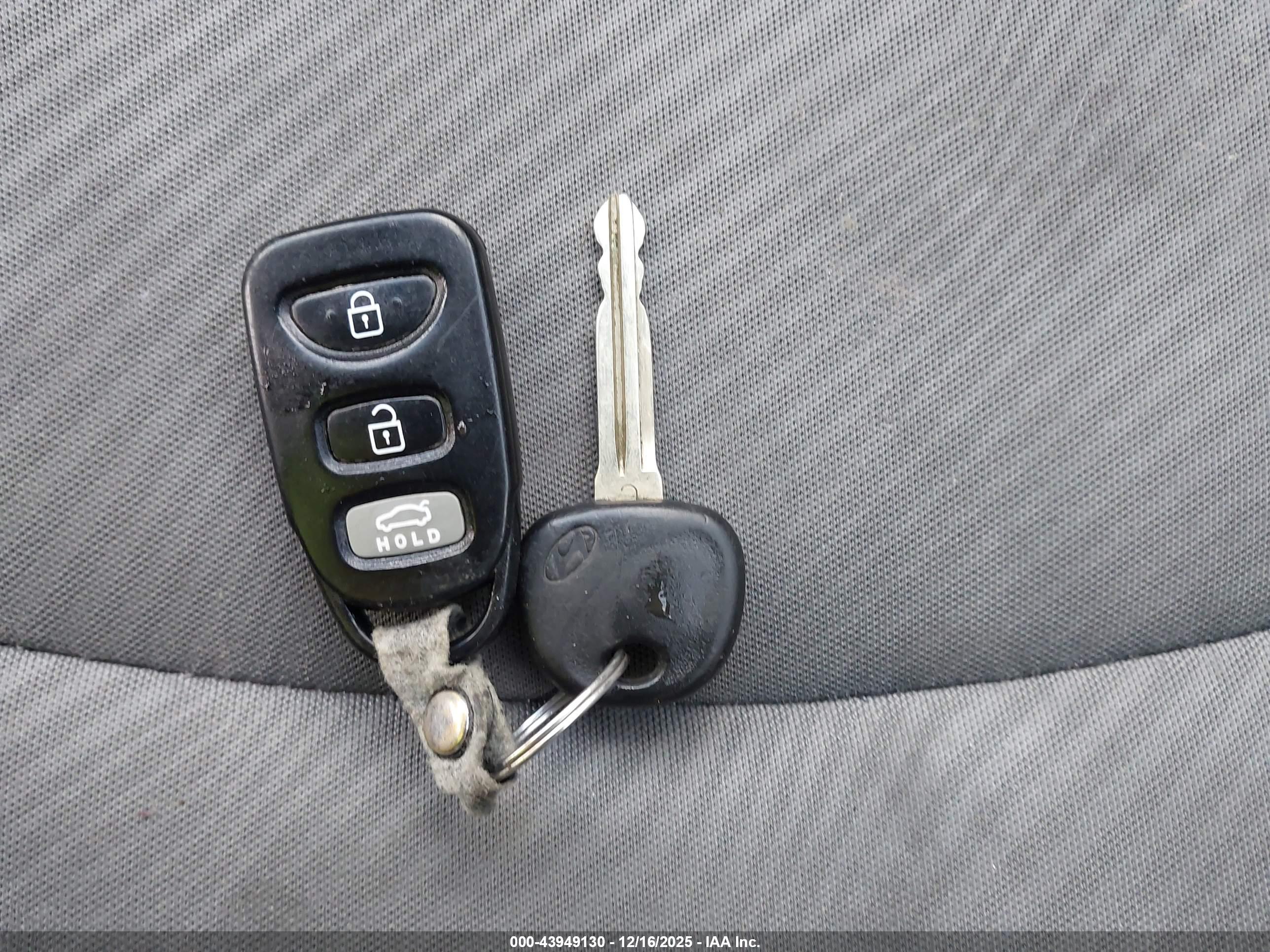 HYUNDAI ELANTRA image 11