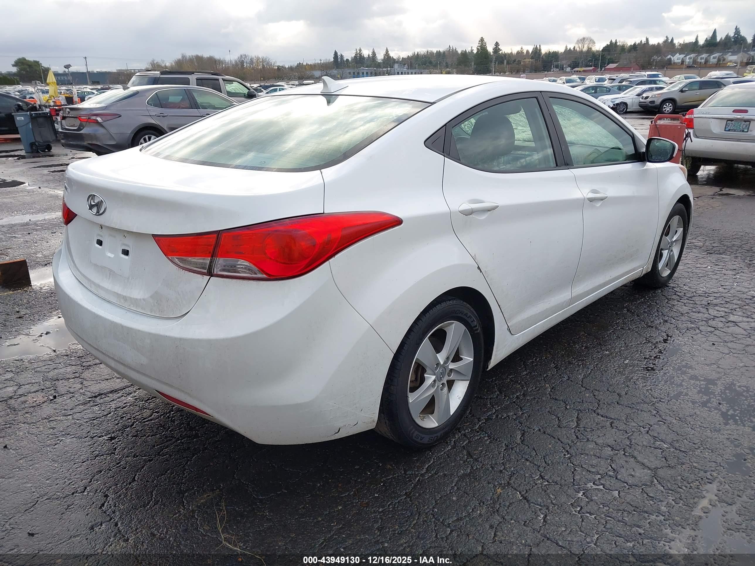 HYUNDAI ELANTRA image 4
