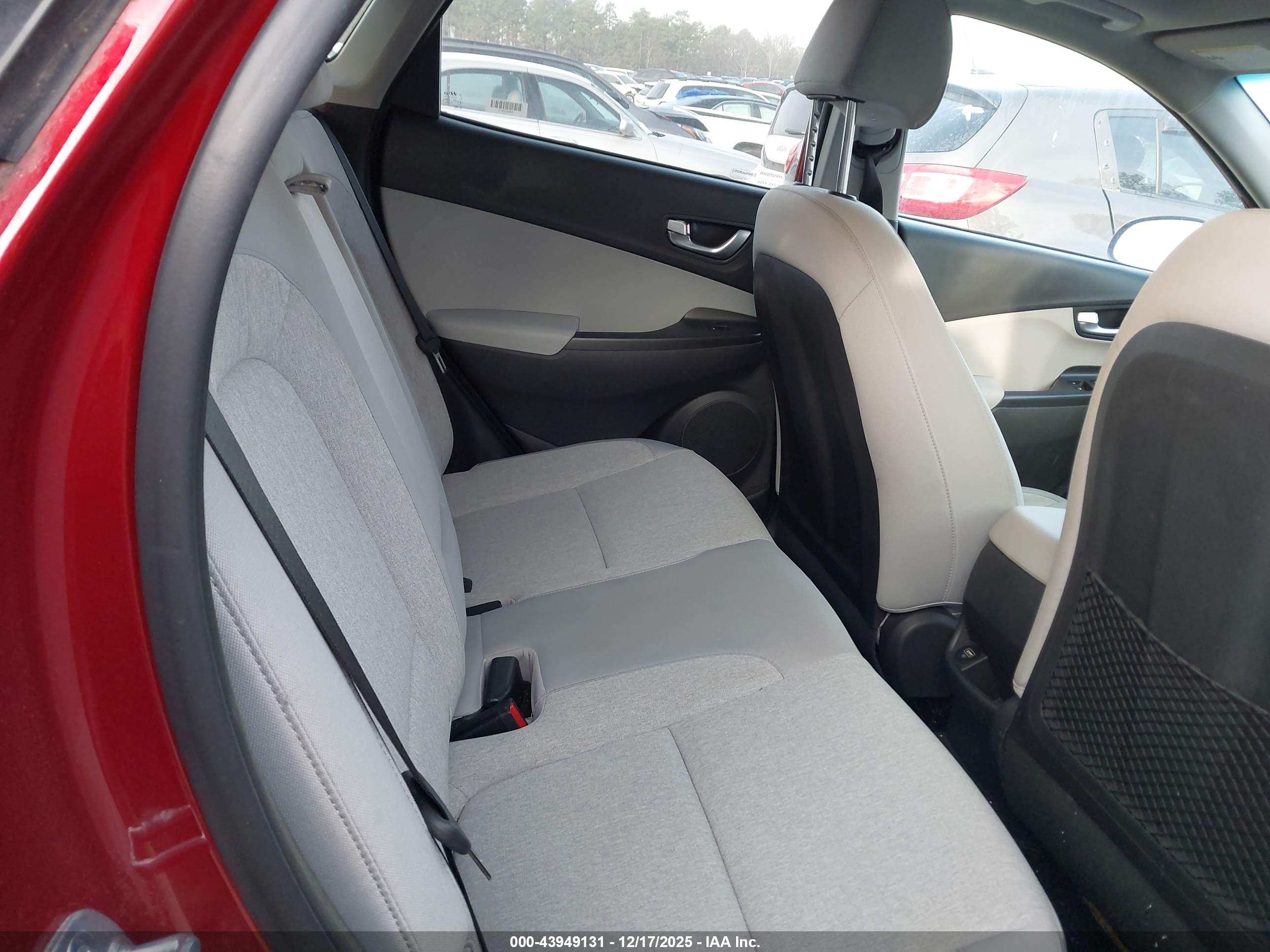 HYUNDAI KONA image 8