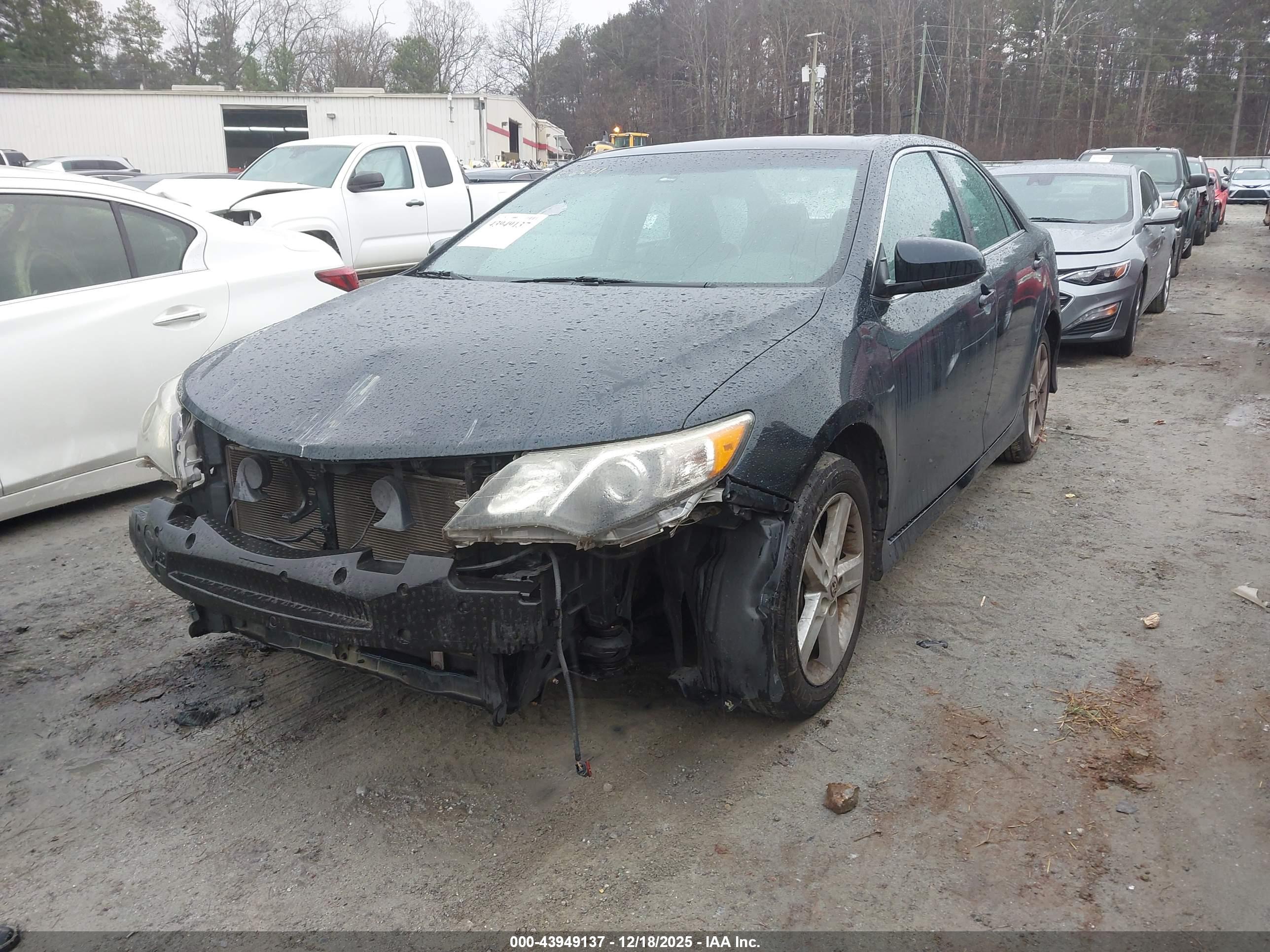 TOYOTA CAMRY image 2