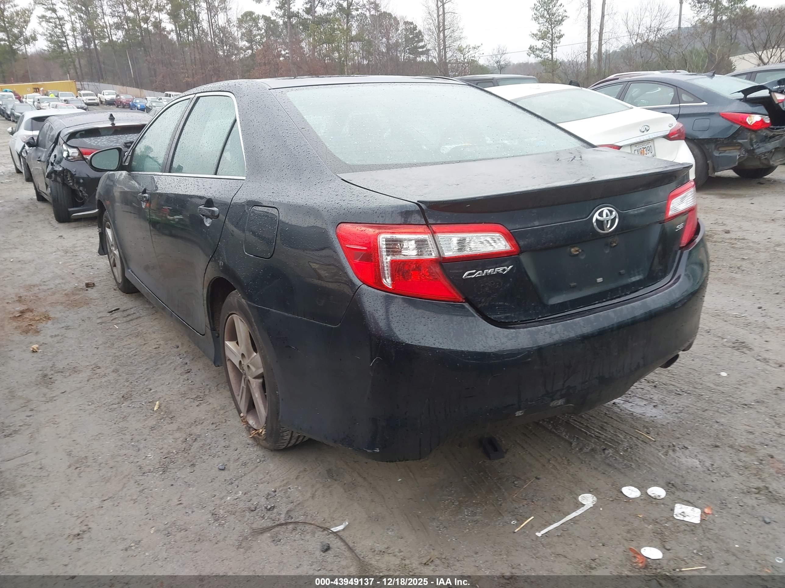 TOYOTA CAMRY image 3