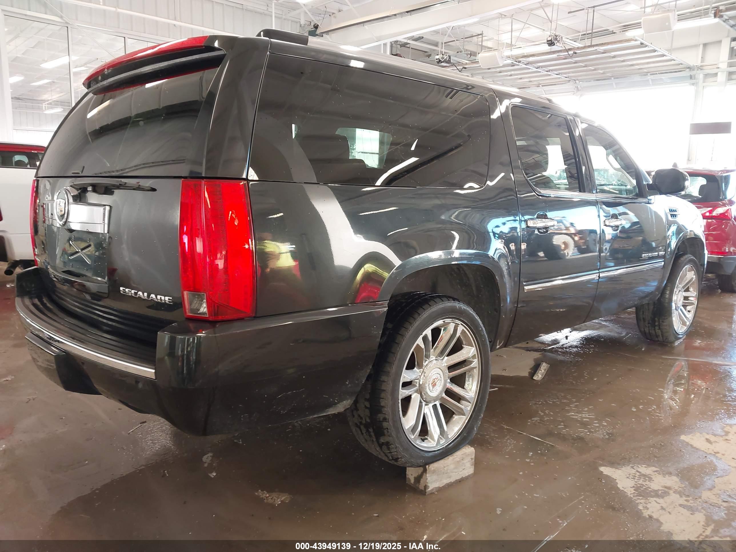 CADILLAC ESCALADE image 4