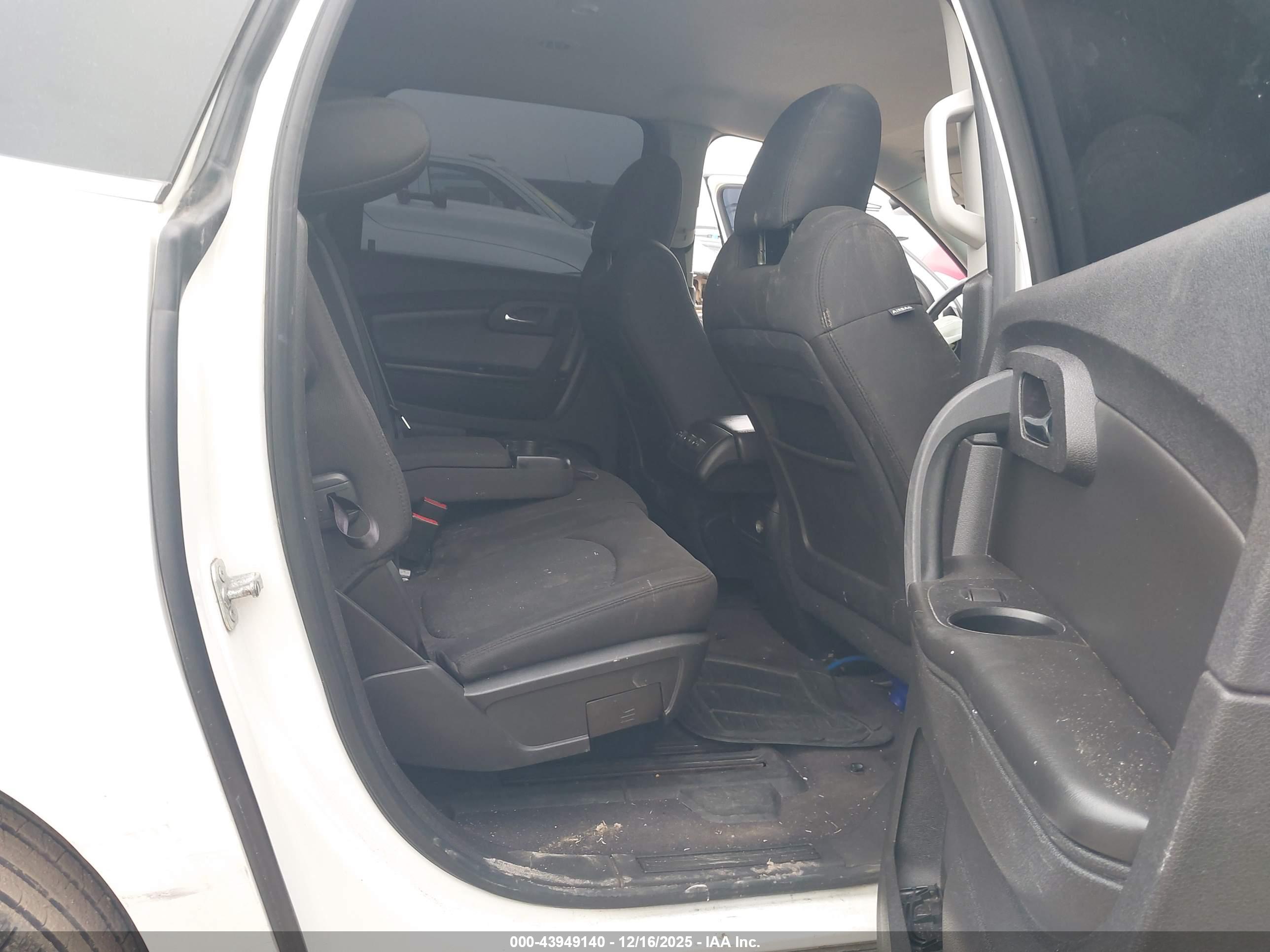 CHEVROLET TRAVERSE image 8