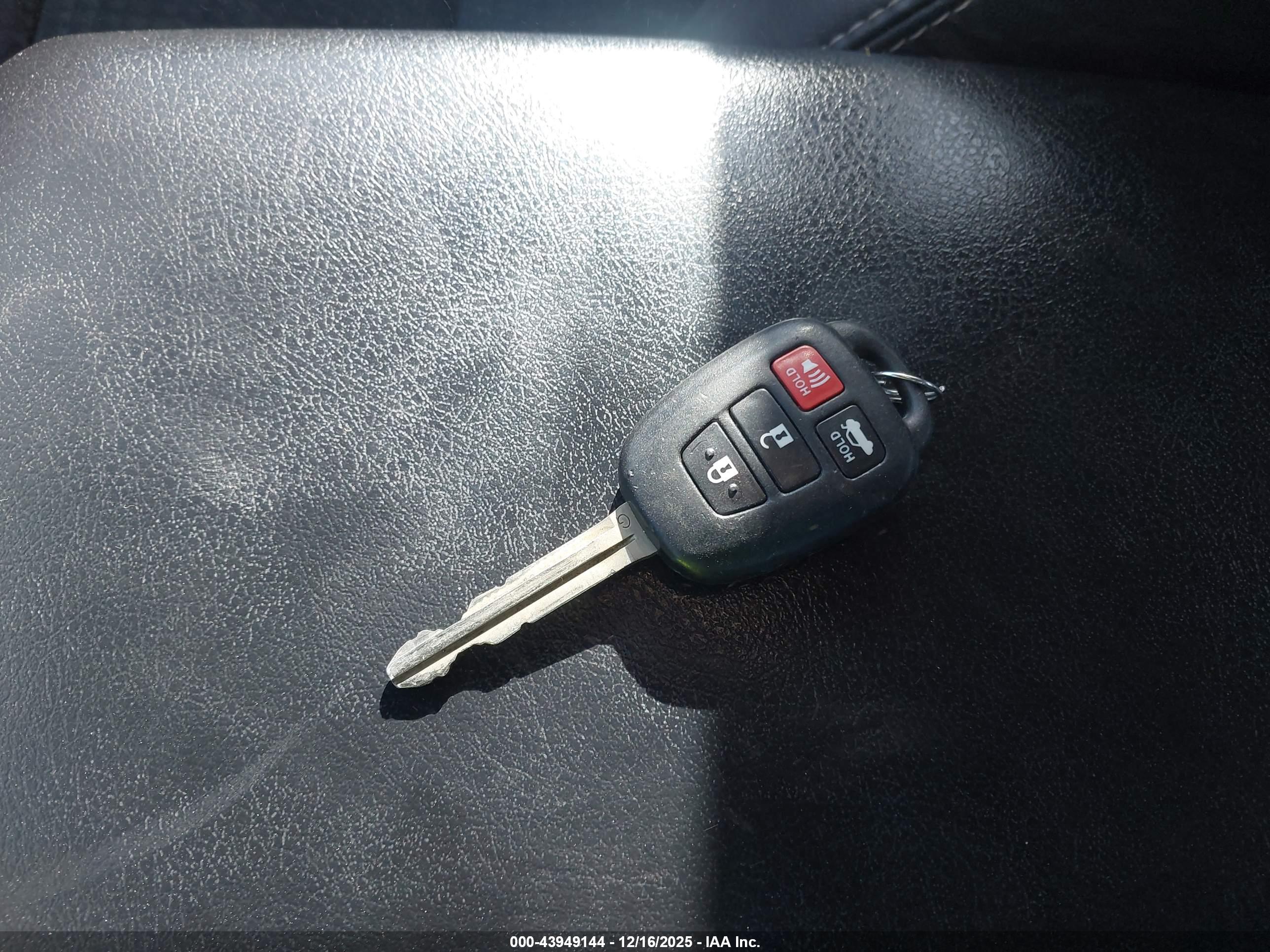 TOYOTA CAMRY image 11