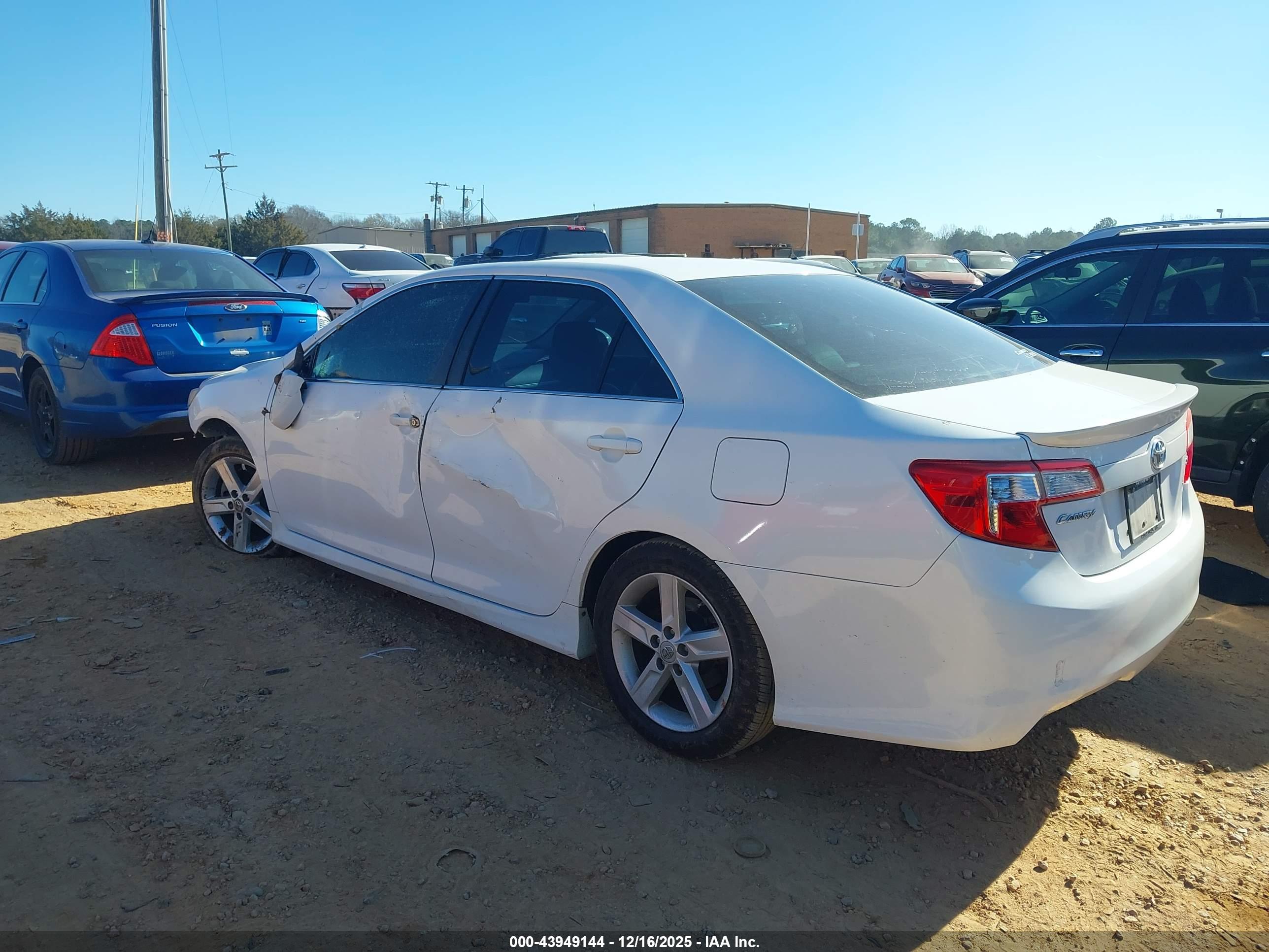 TOYOTA CAMRY image 3