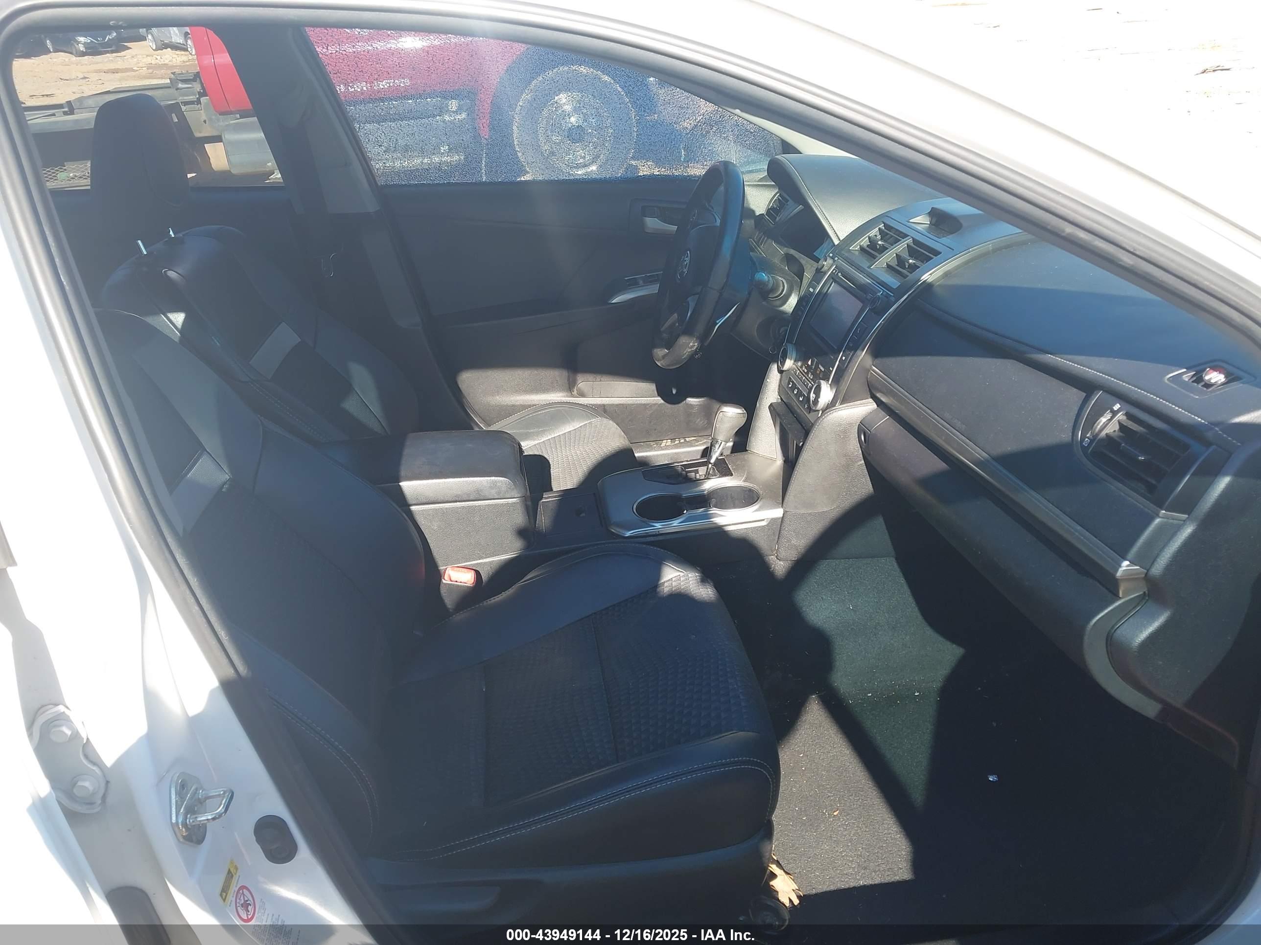 TOYOTA CAMRY image 5