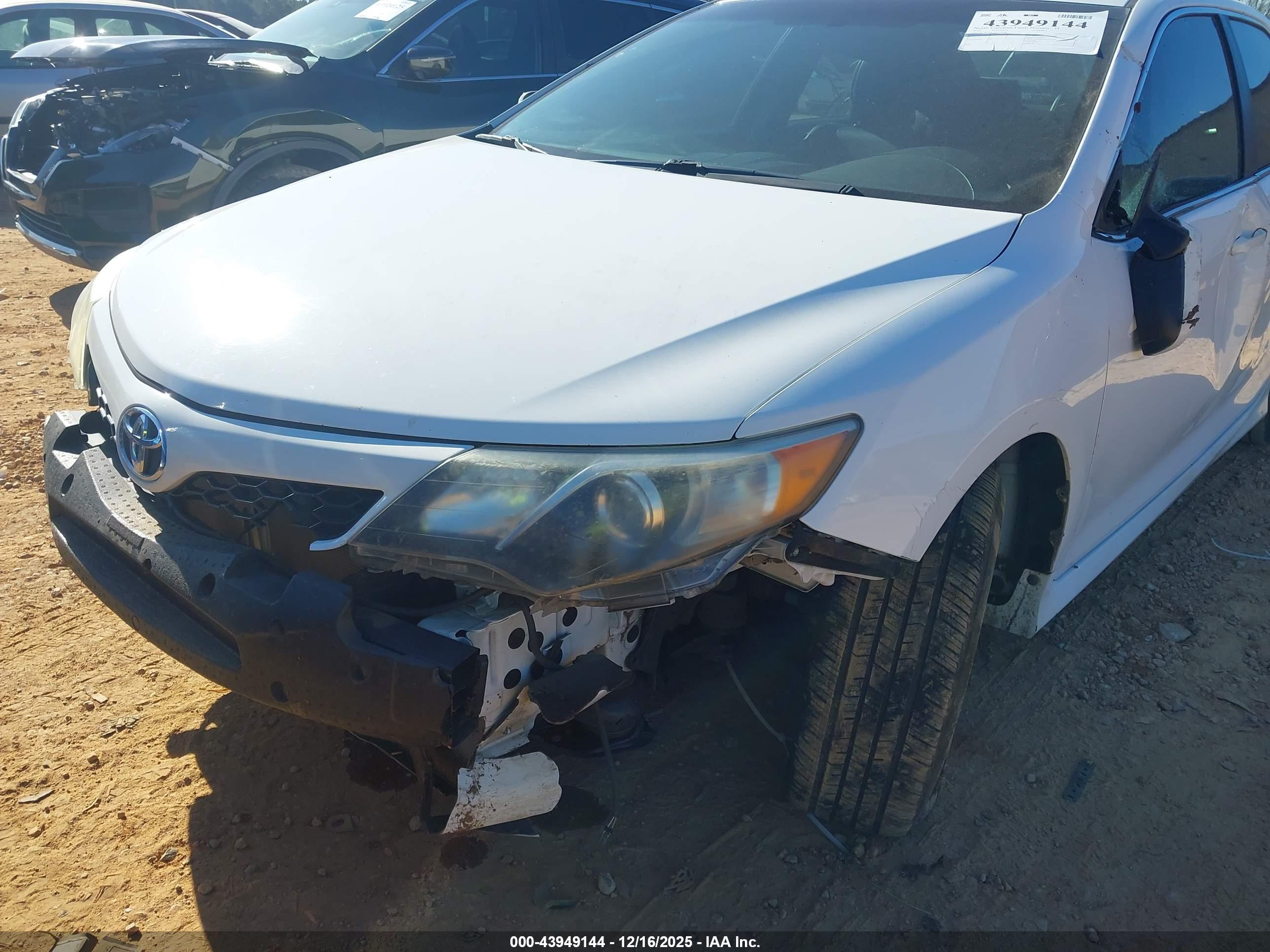 TOYOTA CAMRY image 6