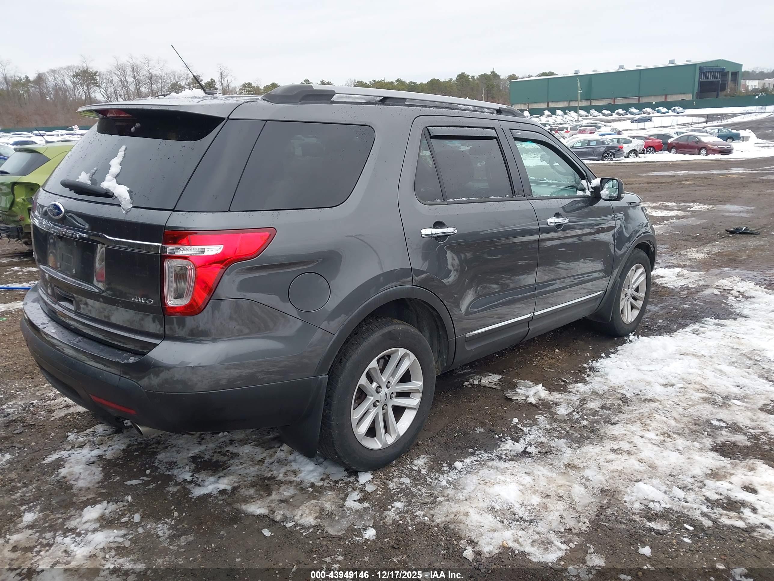 FORD EXPLORER image 4