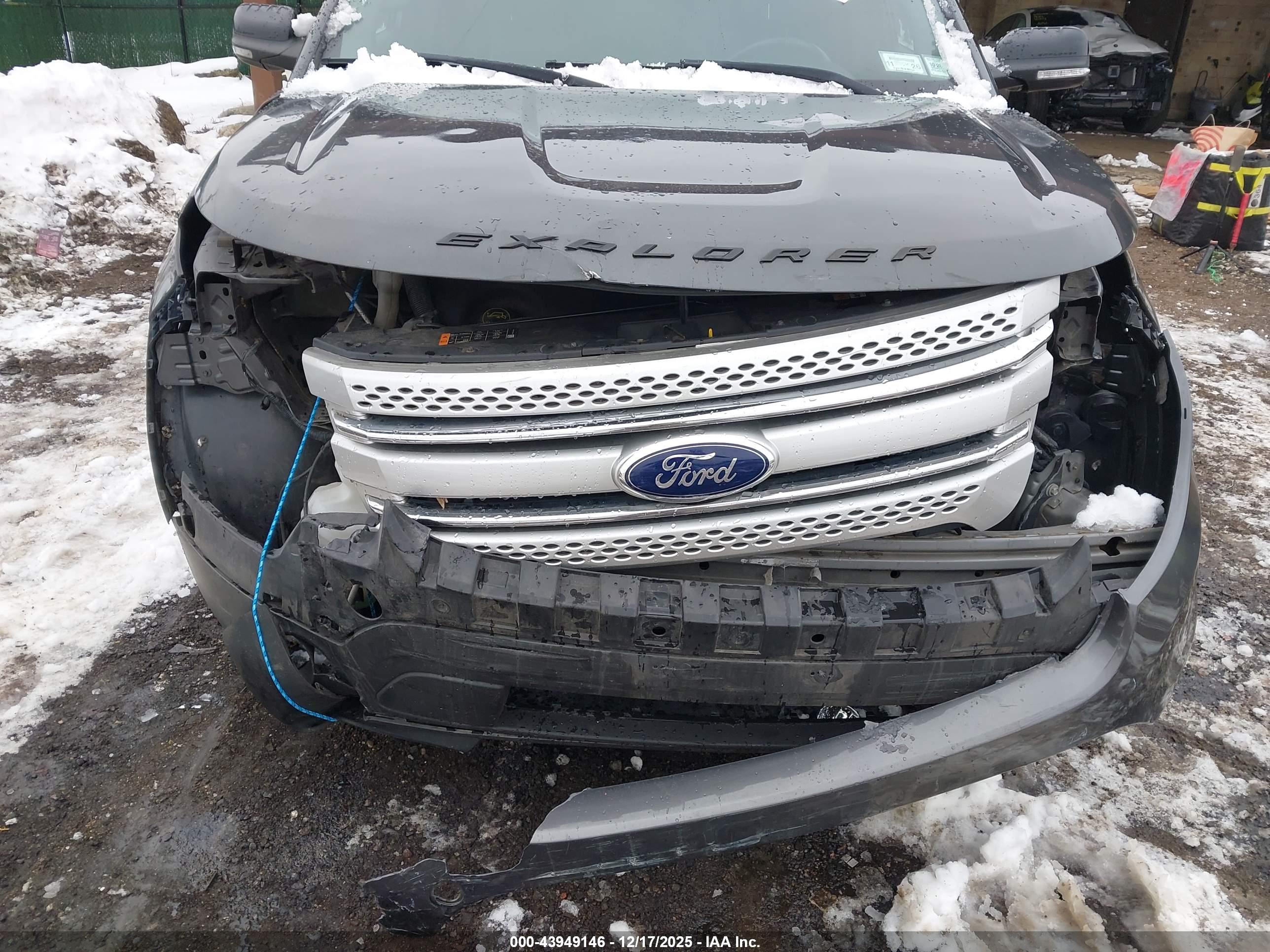 FORD EXPLORER image 6