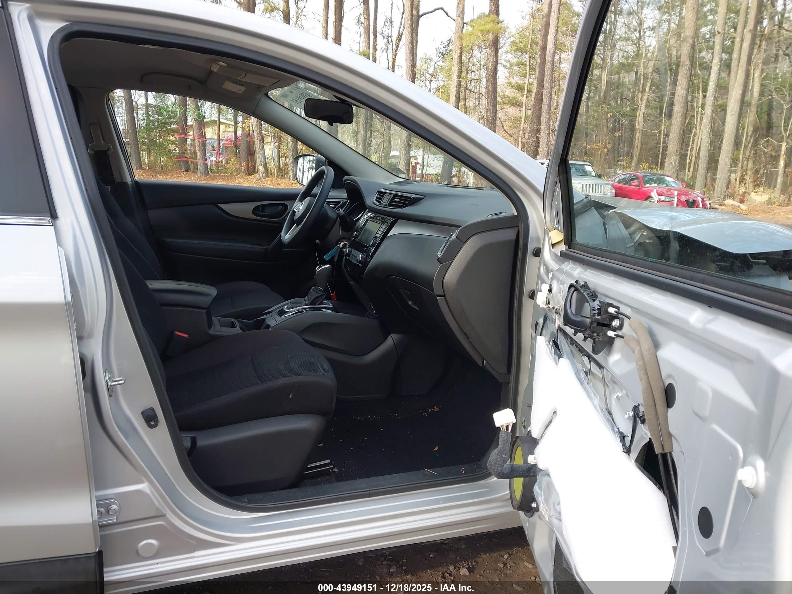 NISSAN ROGUE image 5