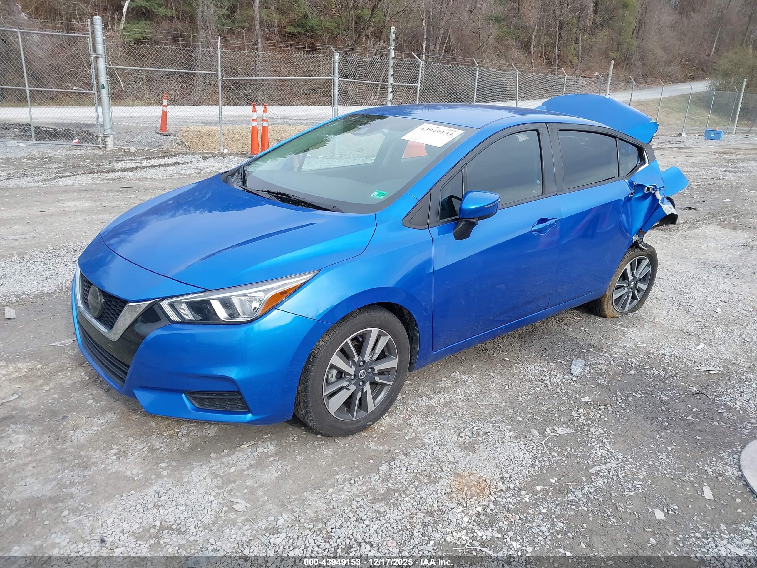 NISSAN VERSA image 2