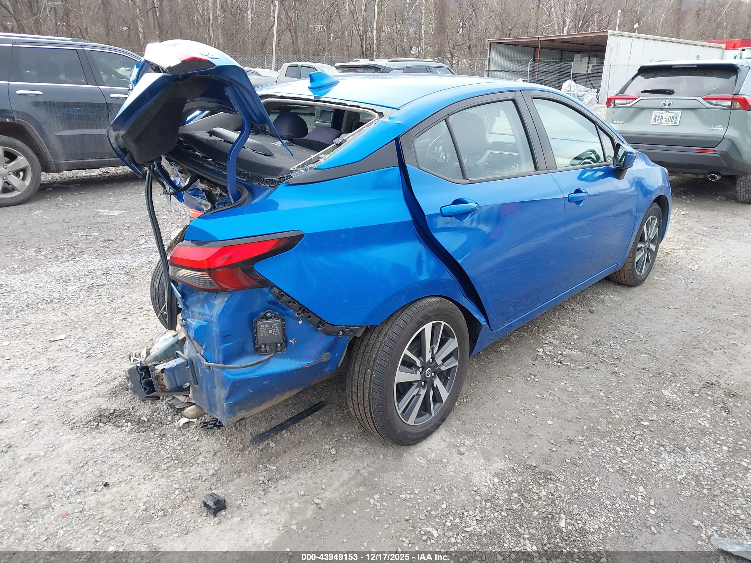 NISSAN VERSA image 4