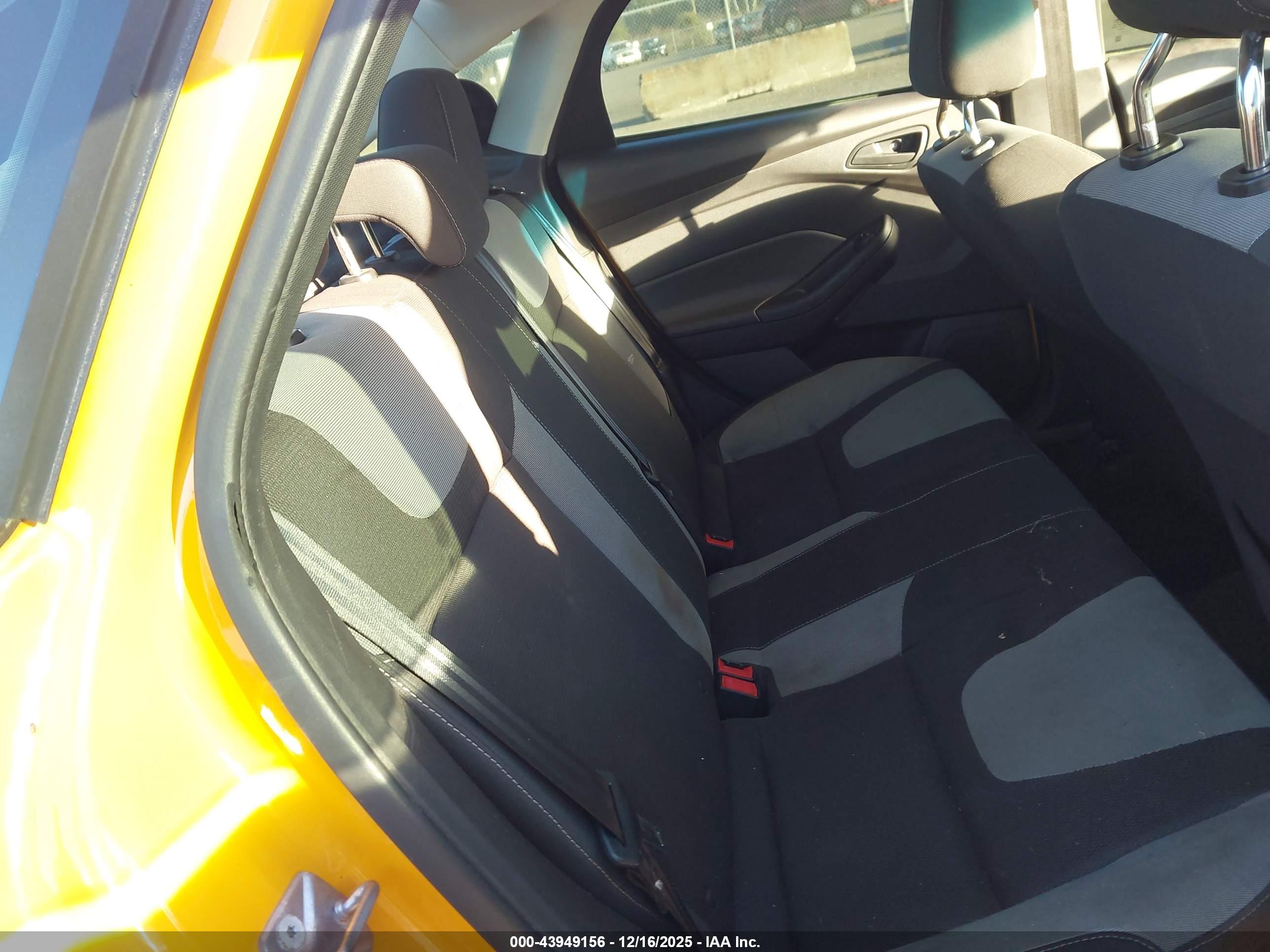 FORD FOCUS image 8