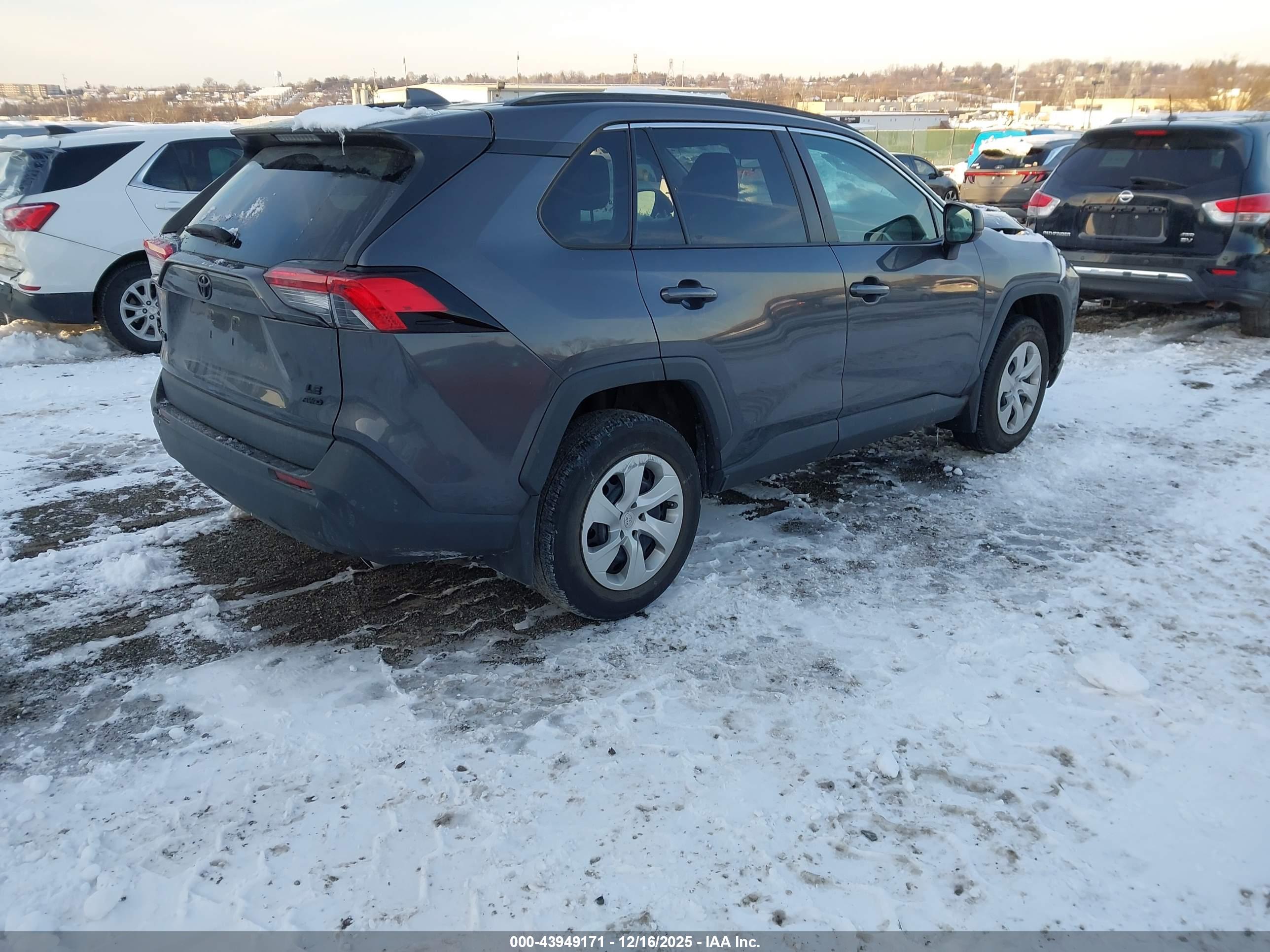 TOYOTA RAV4 image 4
