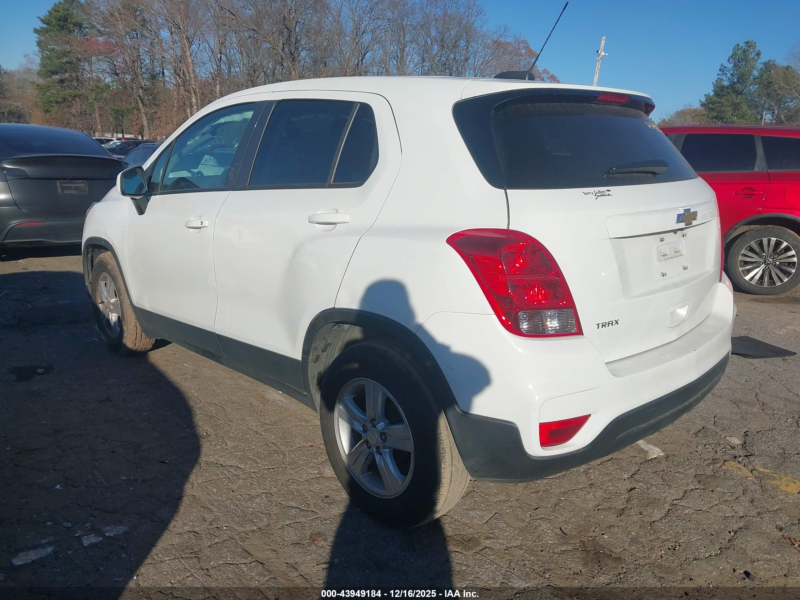 CHEVROLET TRAX image 3
