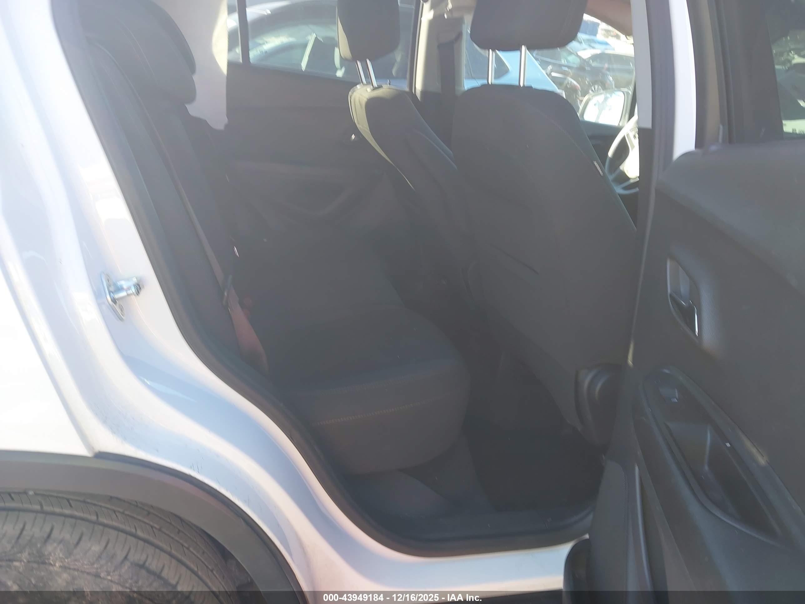 CHEVROLET TRAX image 8