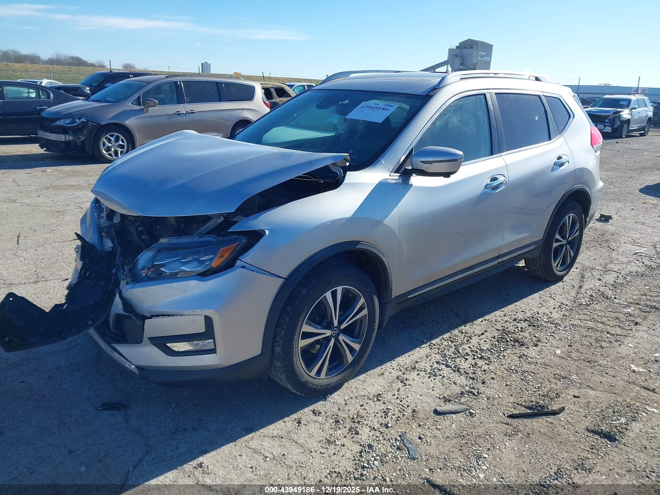 NISSAN ROGUE image 2