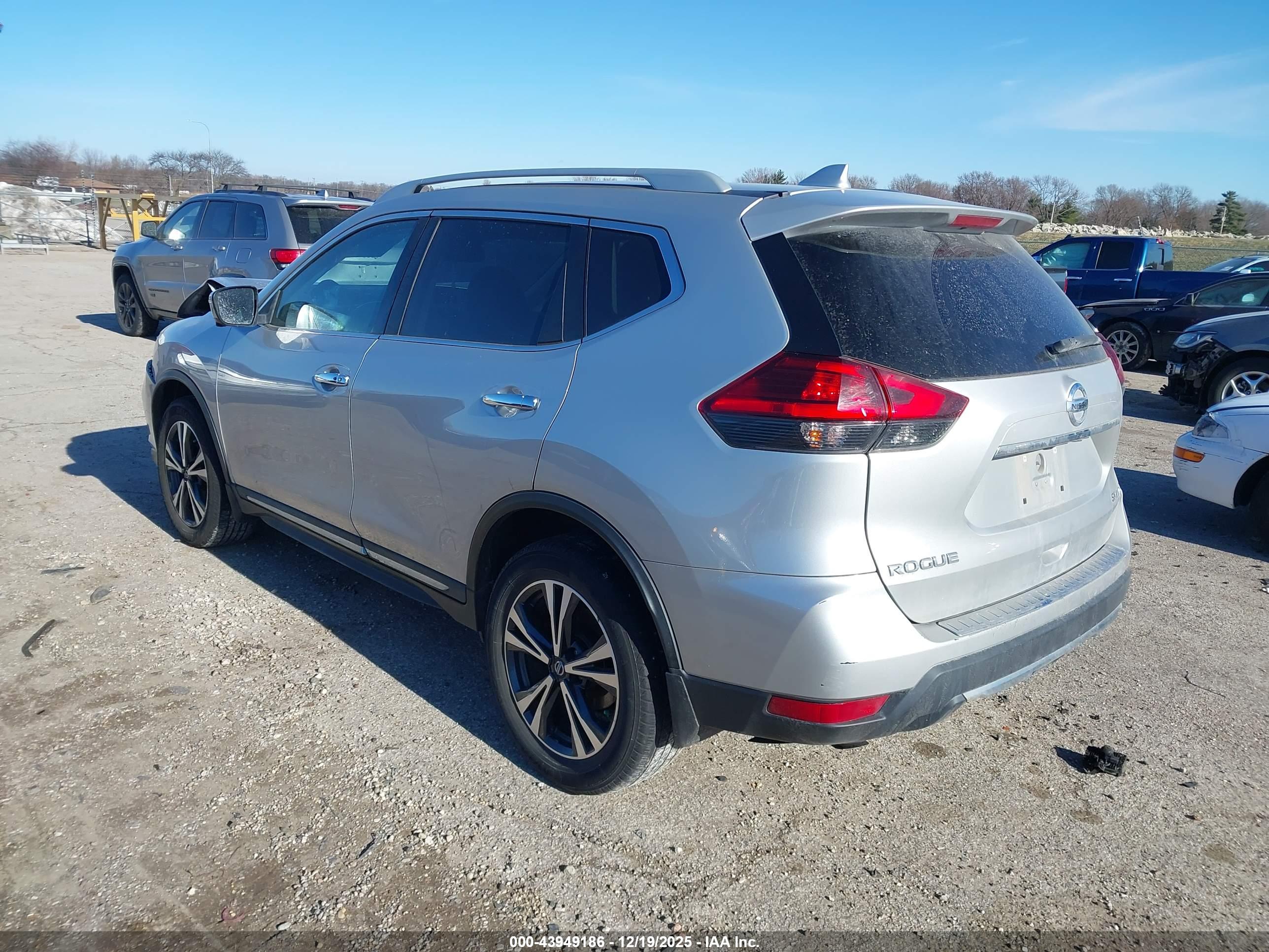 NISSAN ROGUE image 3