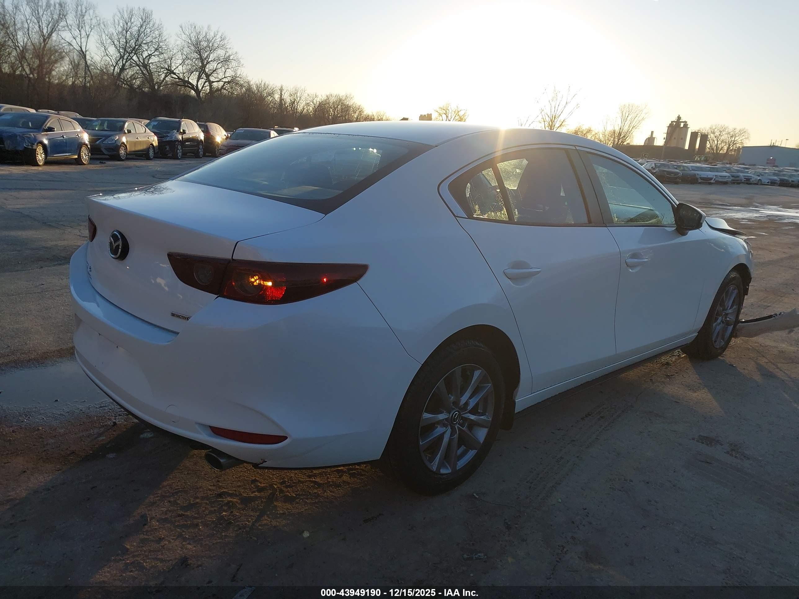 MAZDA MAZDA3 image 4