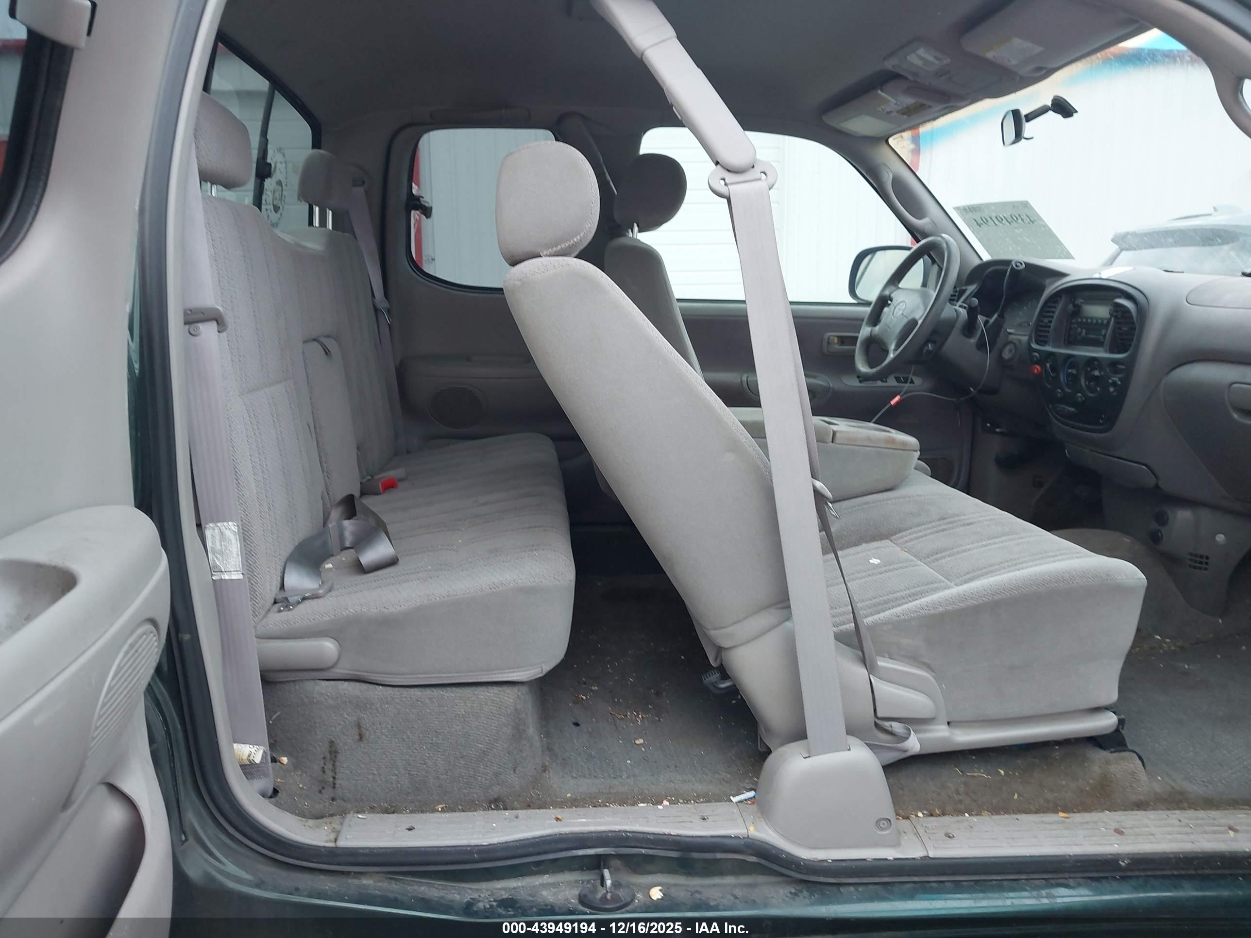 TOYOTA TUNDRA image 8