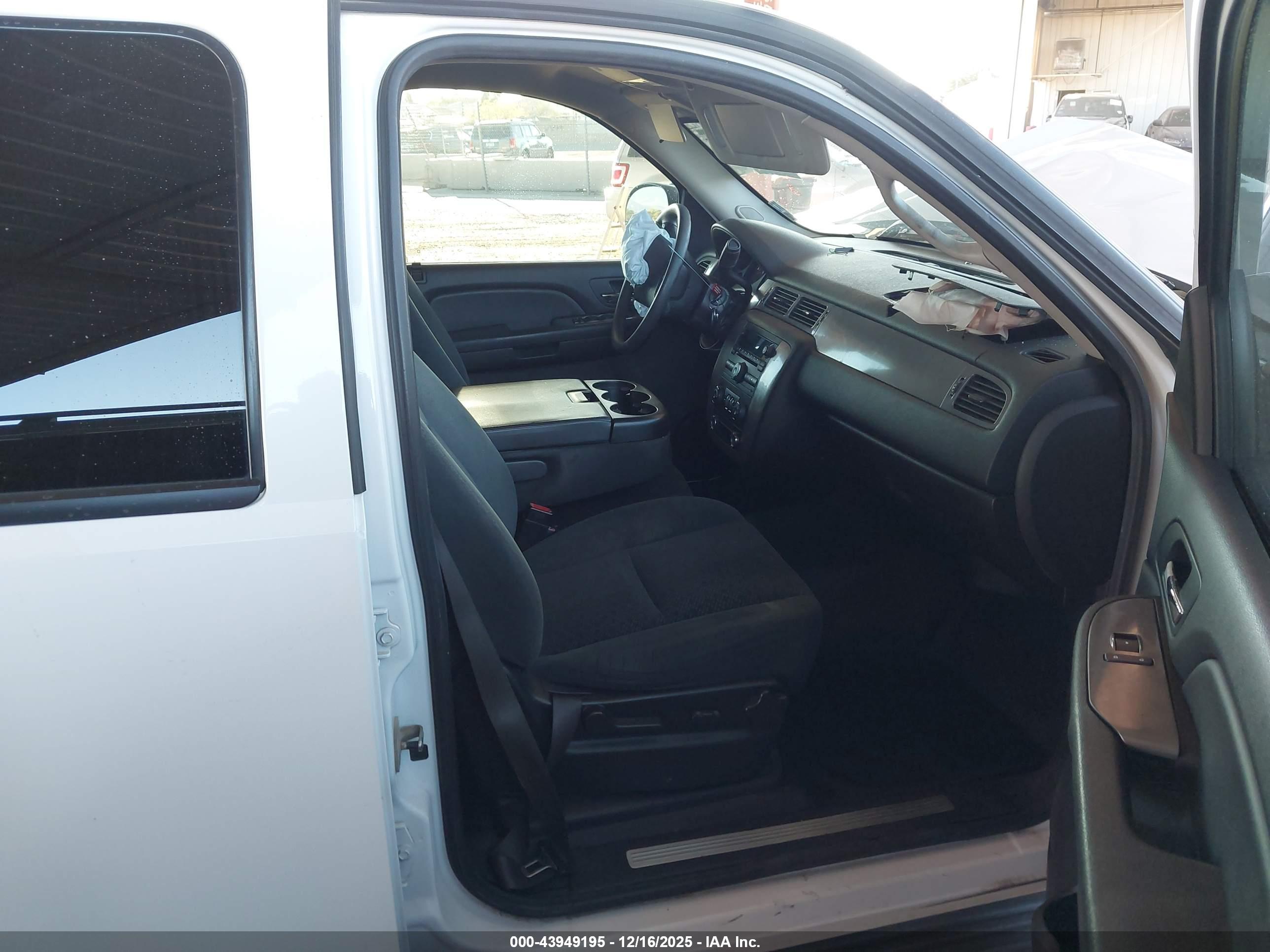 CHEVROLET TAHOE image 5