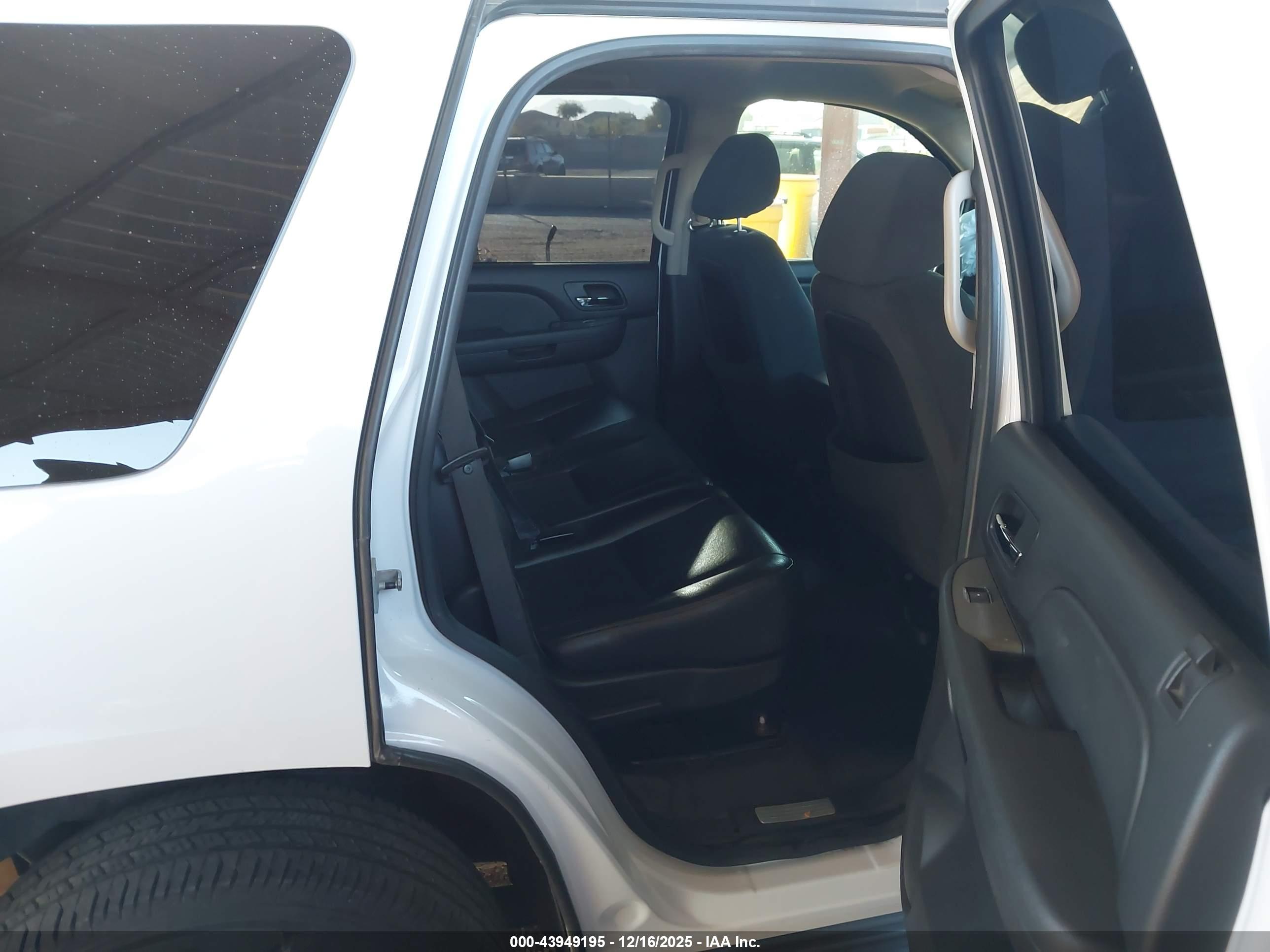 CHEVROLET TAHOE image 8