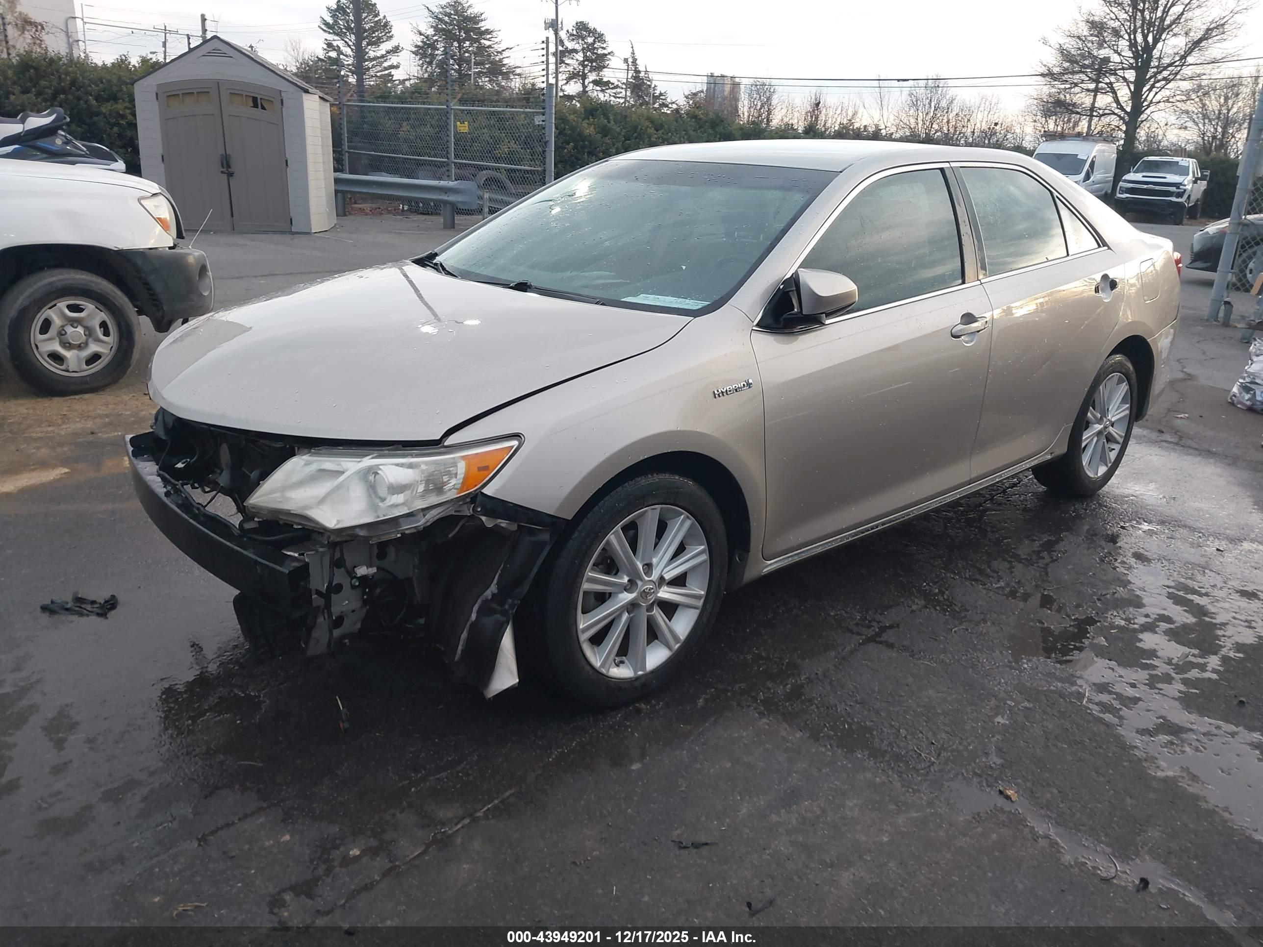 TOYOTA CAMRY image 2