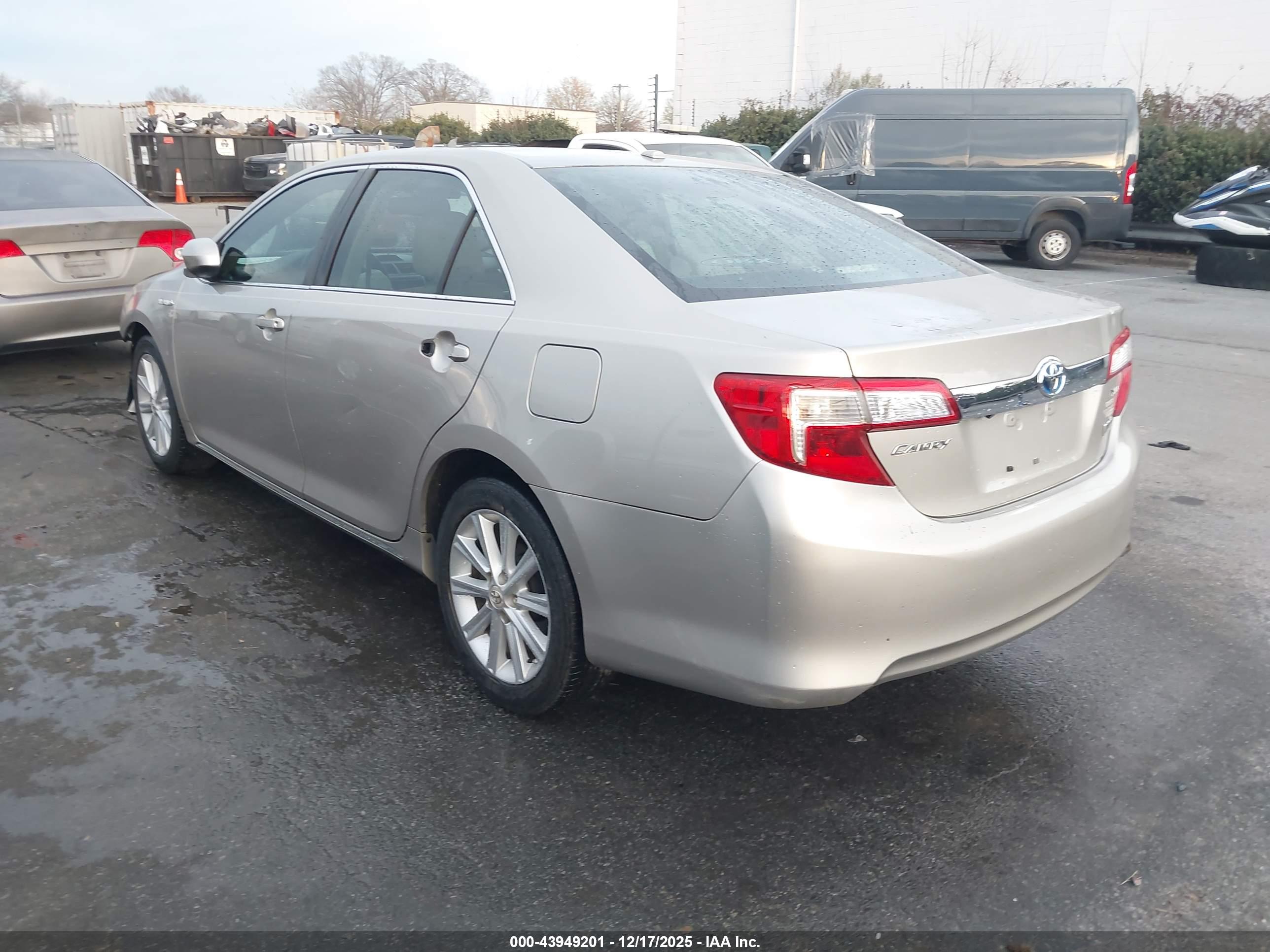 TOYOTA CAMRY image 3