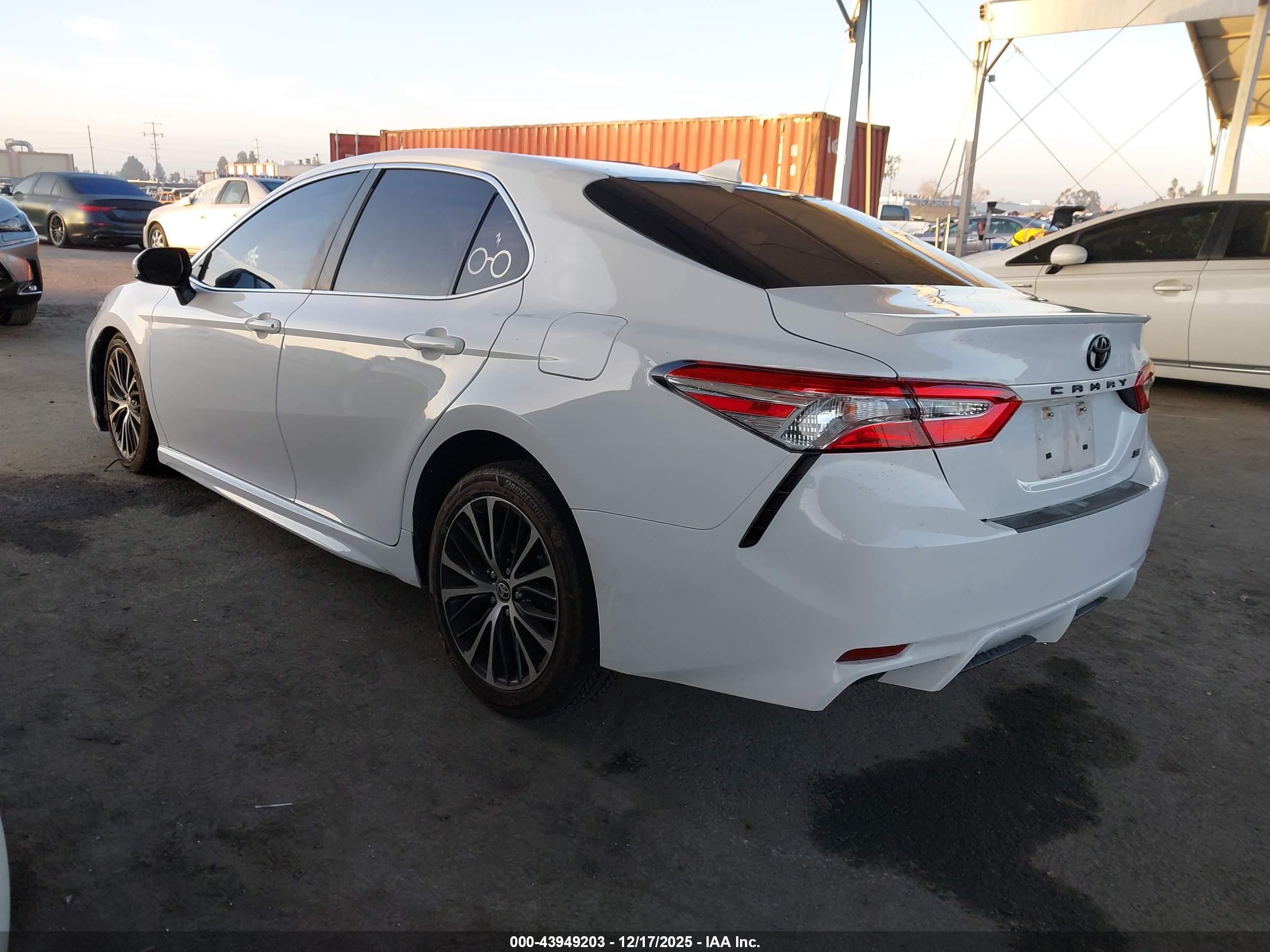 TOYOTA CAMRY image 3