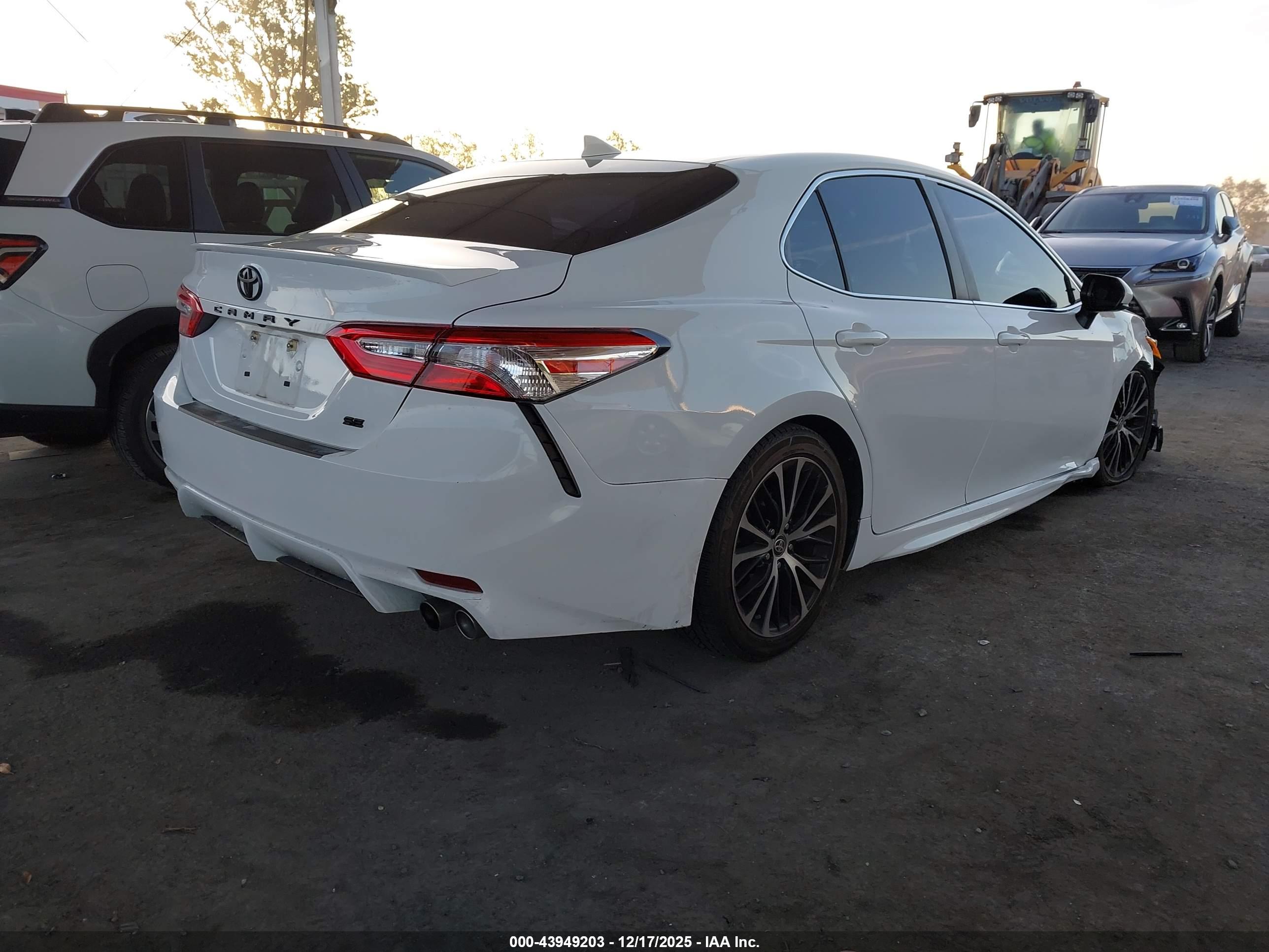 TOYOTA CAMRY image 4