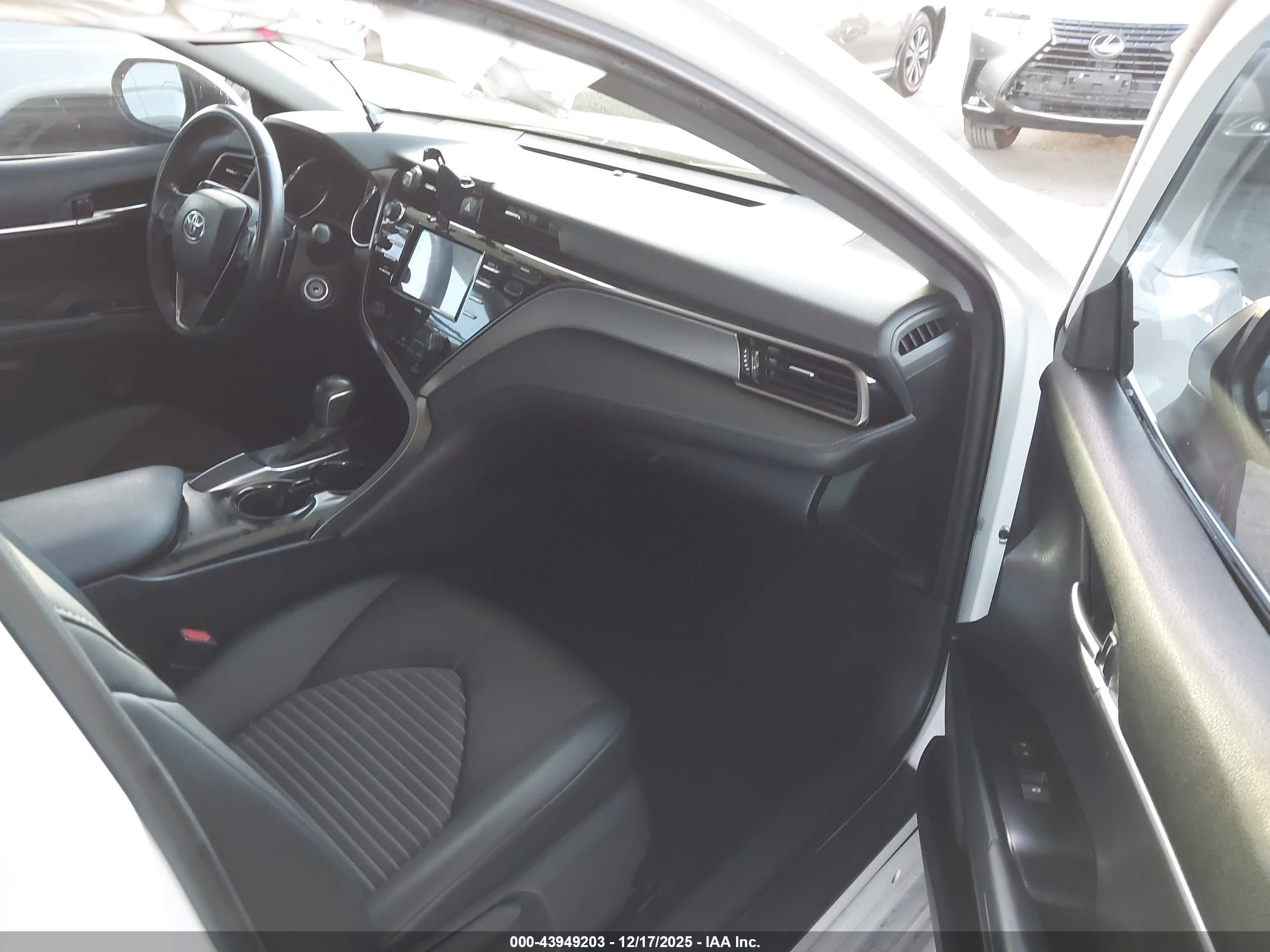 TOYOTA CAMRY image 5