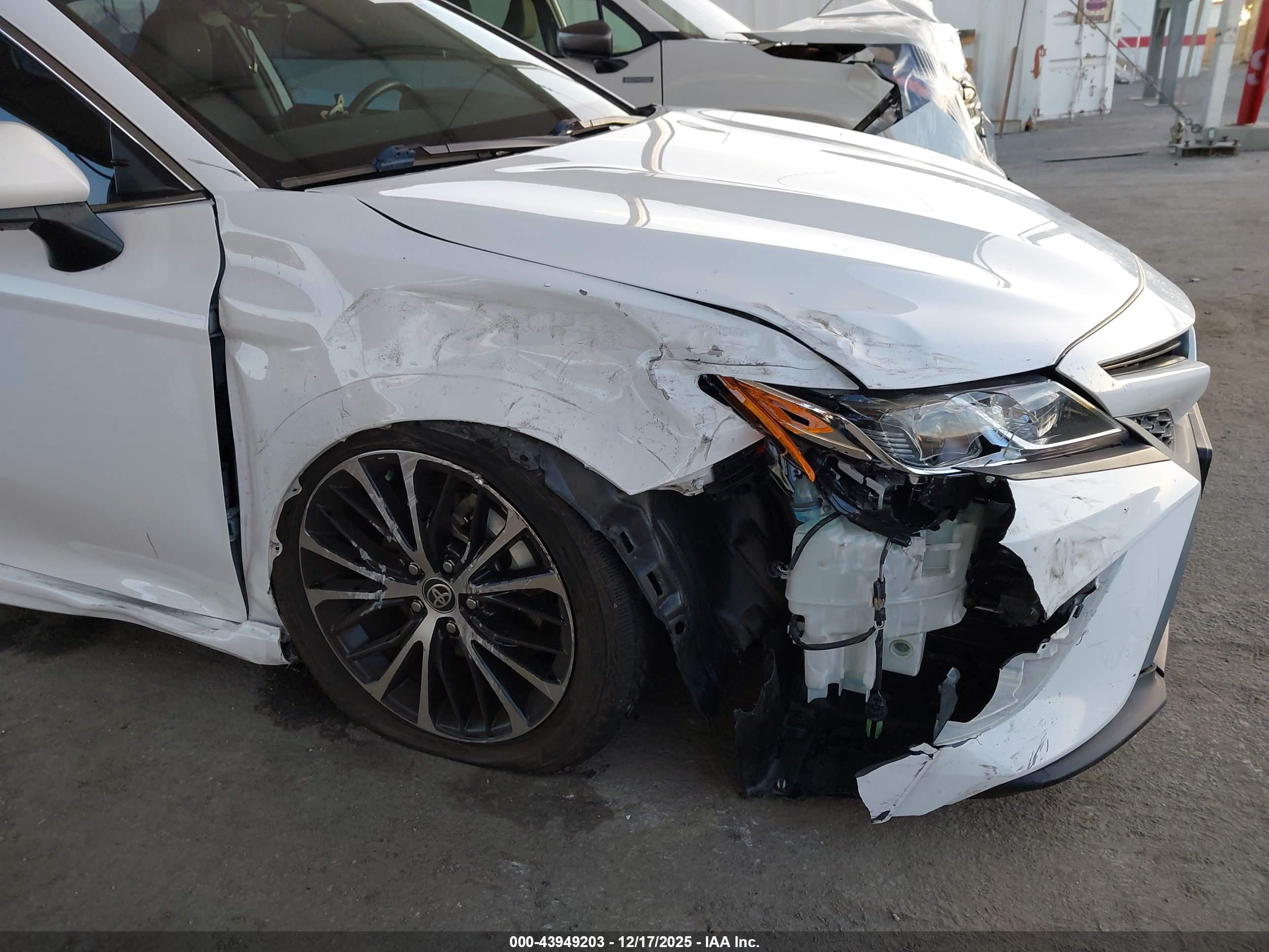 TOYOTA CAMRY image 6