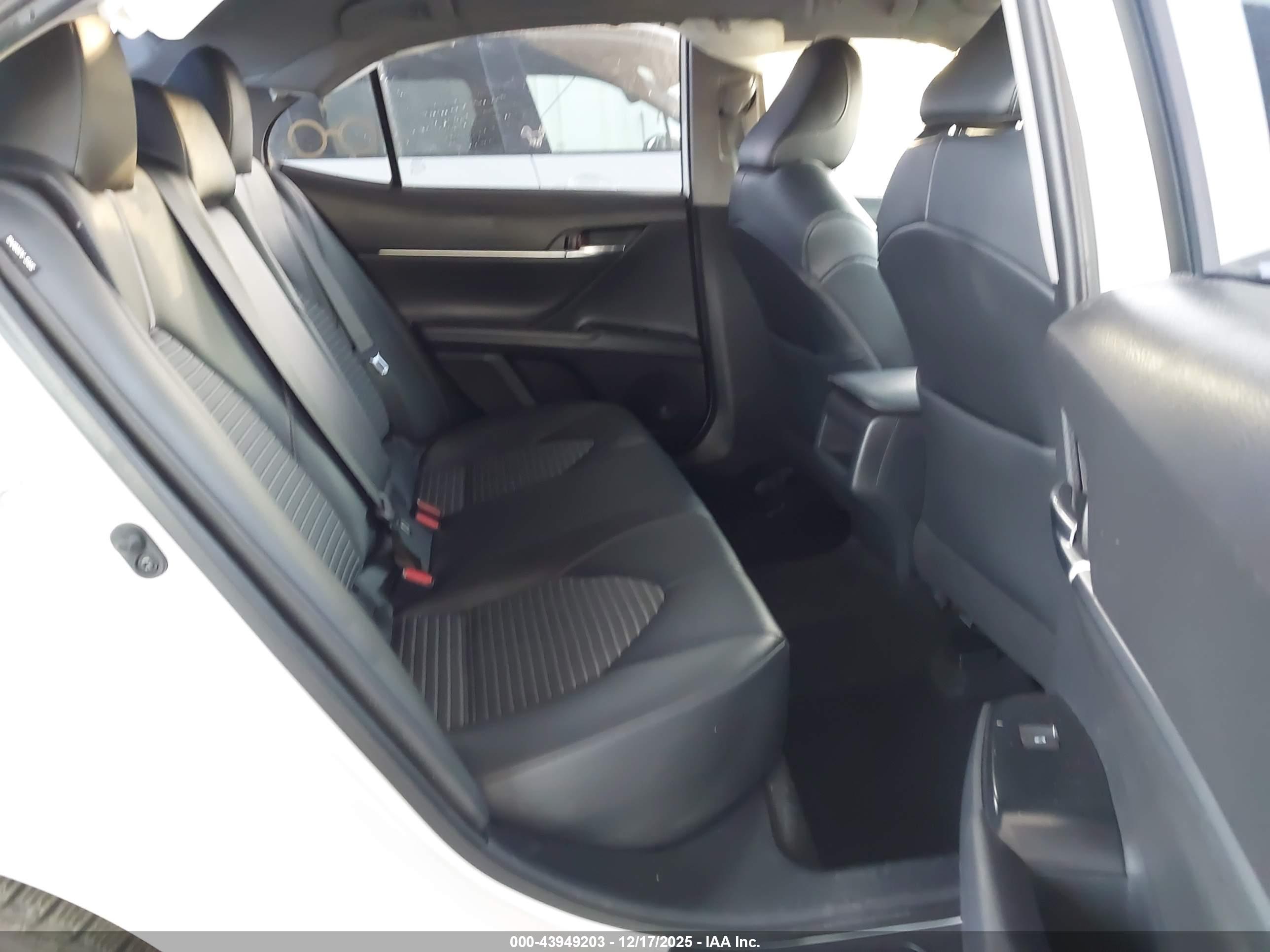 TOYOTA CAMRY image 8