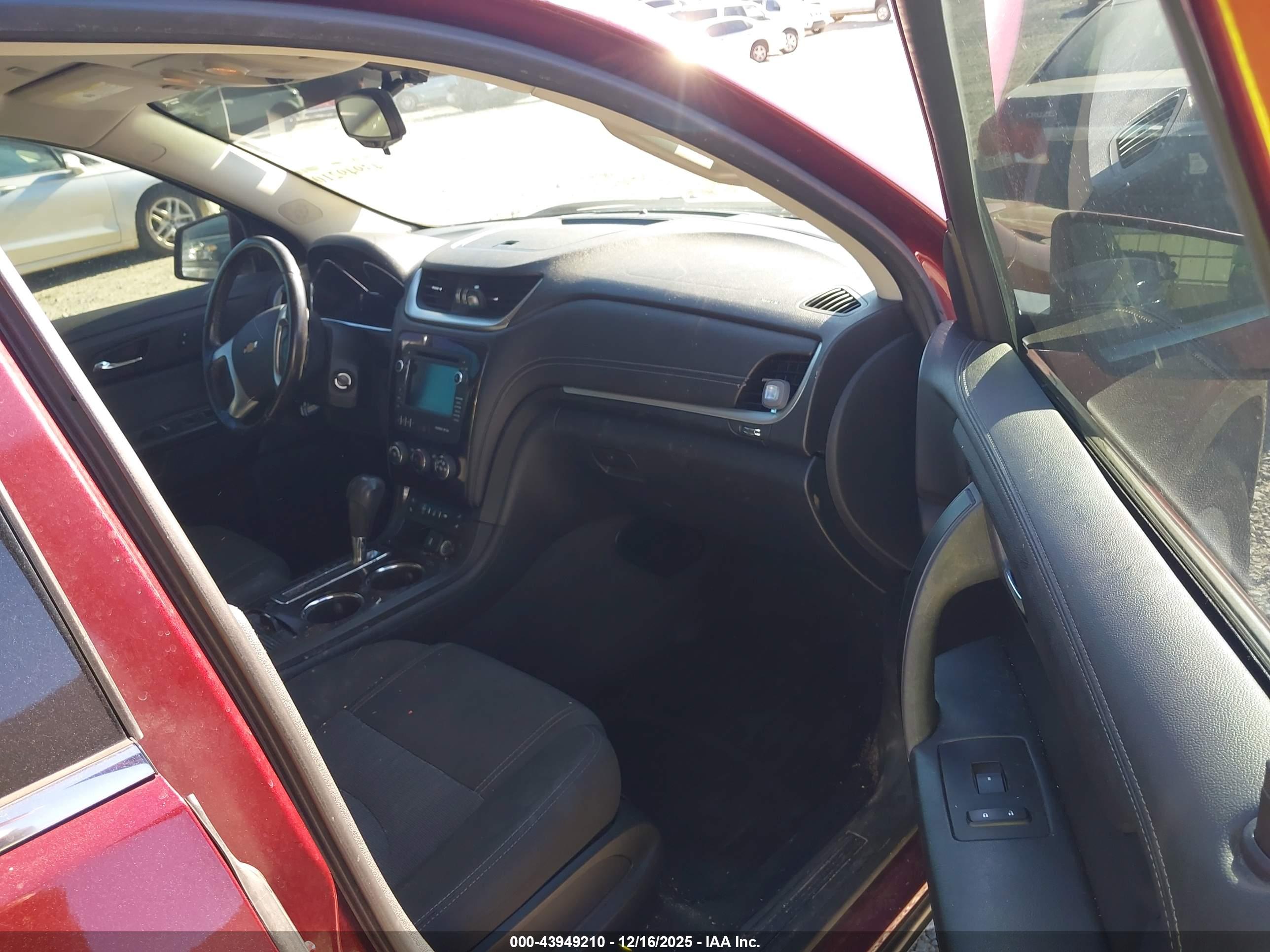 CHEVROLET TRAVERSE image 5
