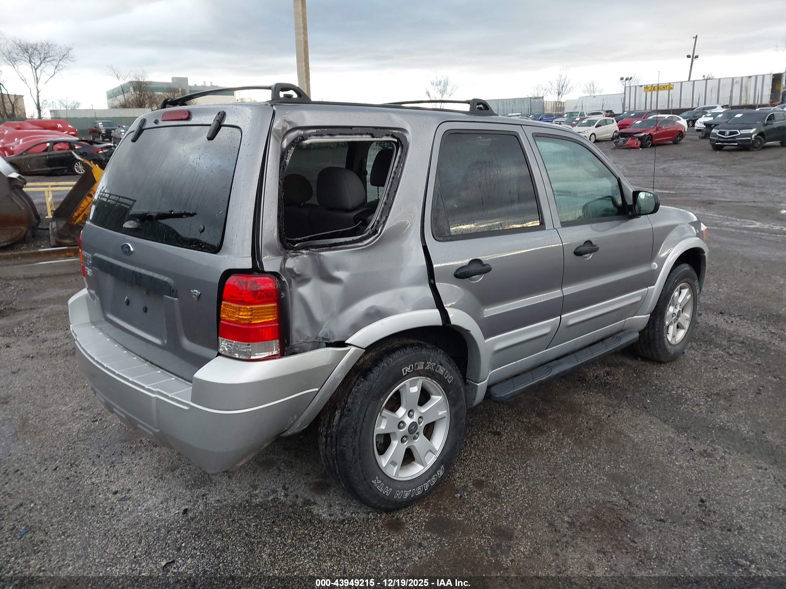 FORD ESCAPE image 4