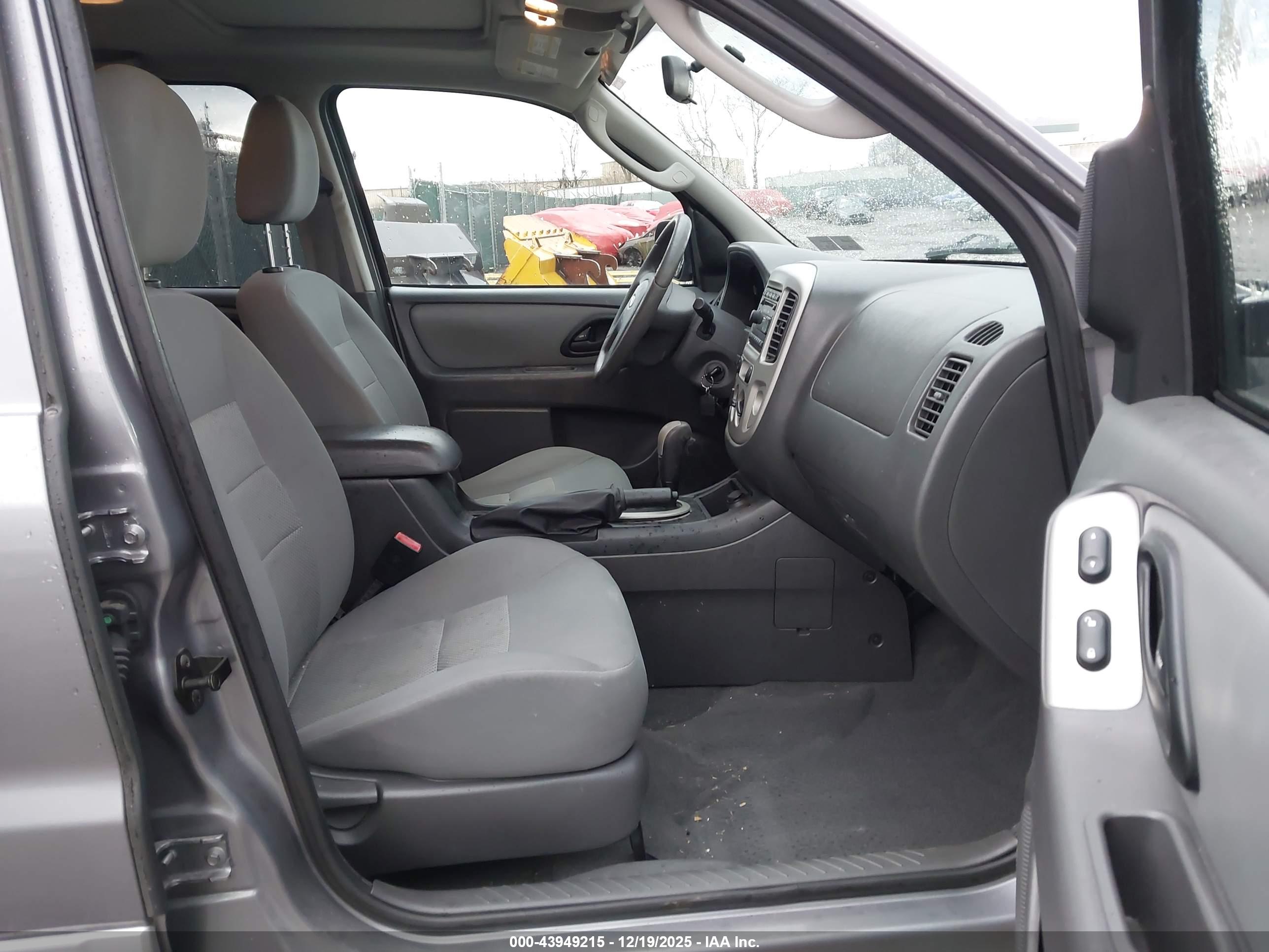 FORD ESCAPE image 5