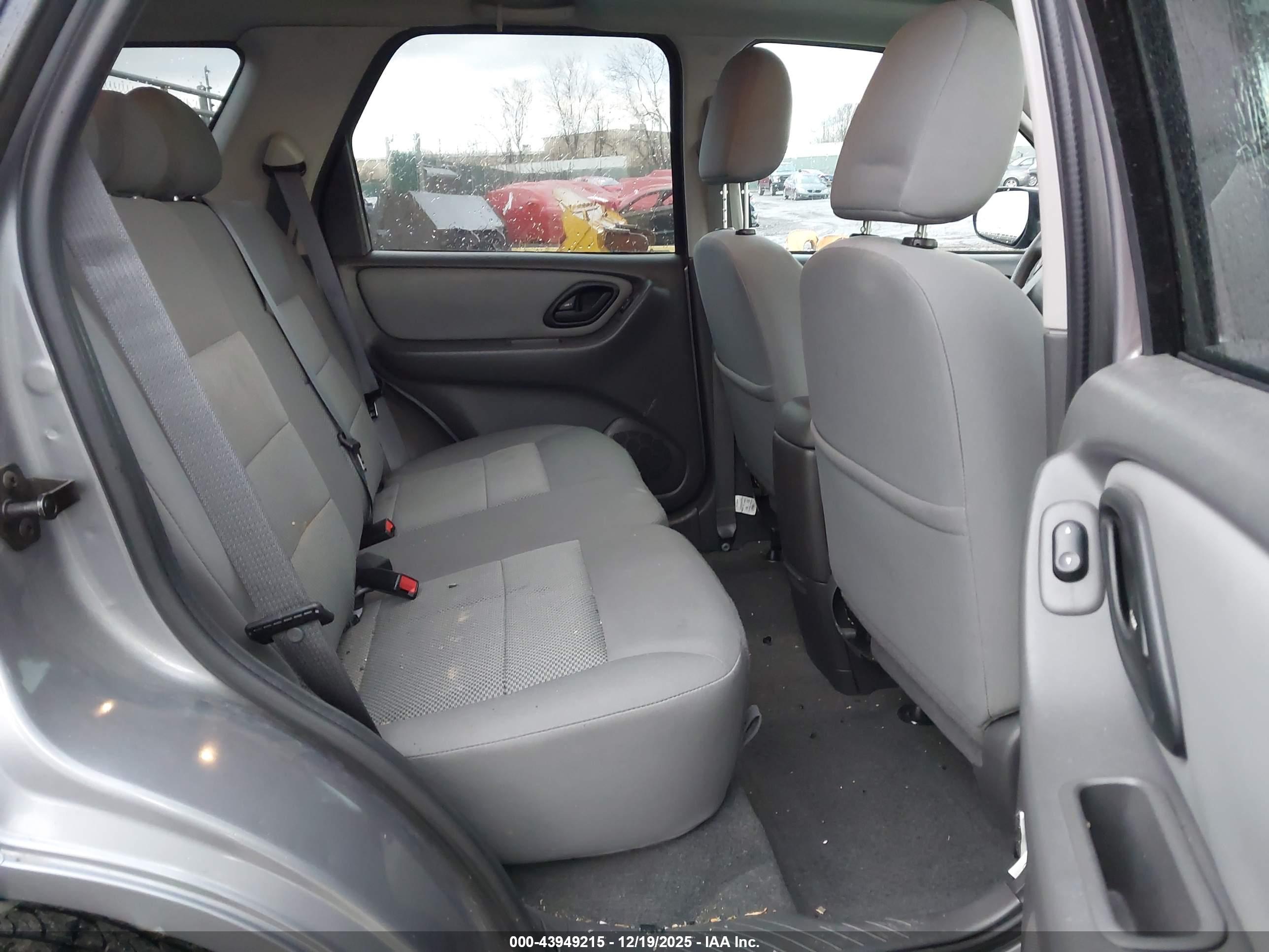 FORD ESCAPE image 8