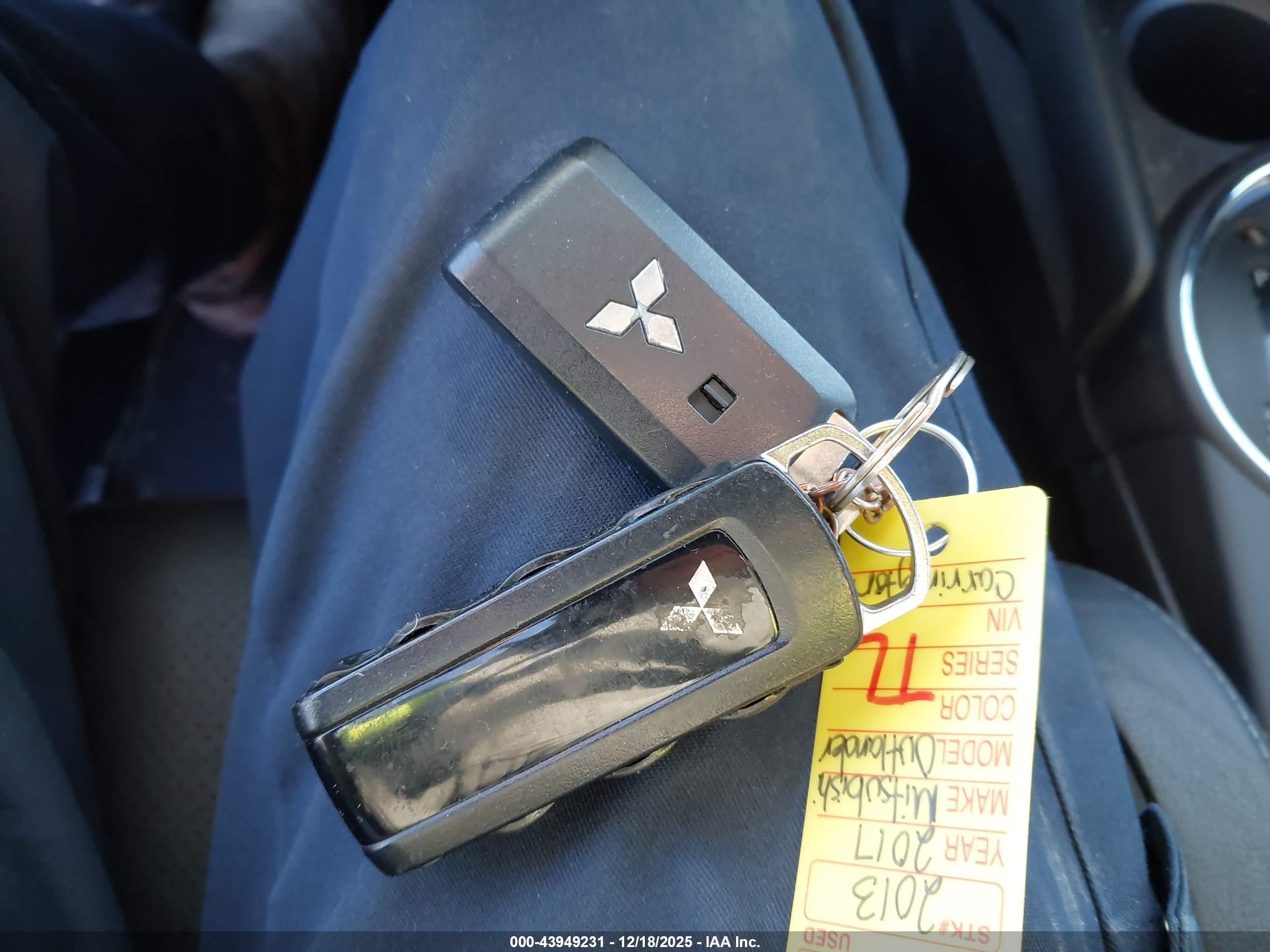 MITSUBISHI OUTLANDER image 11